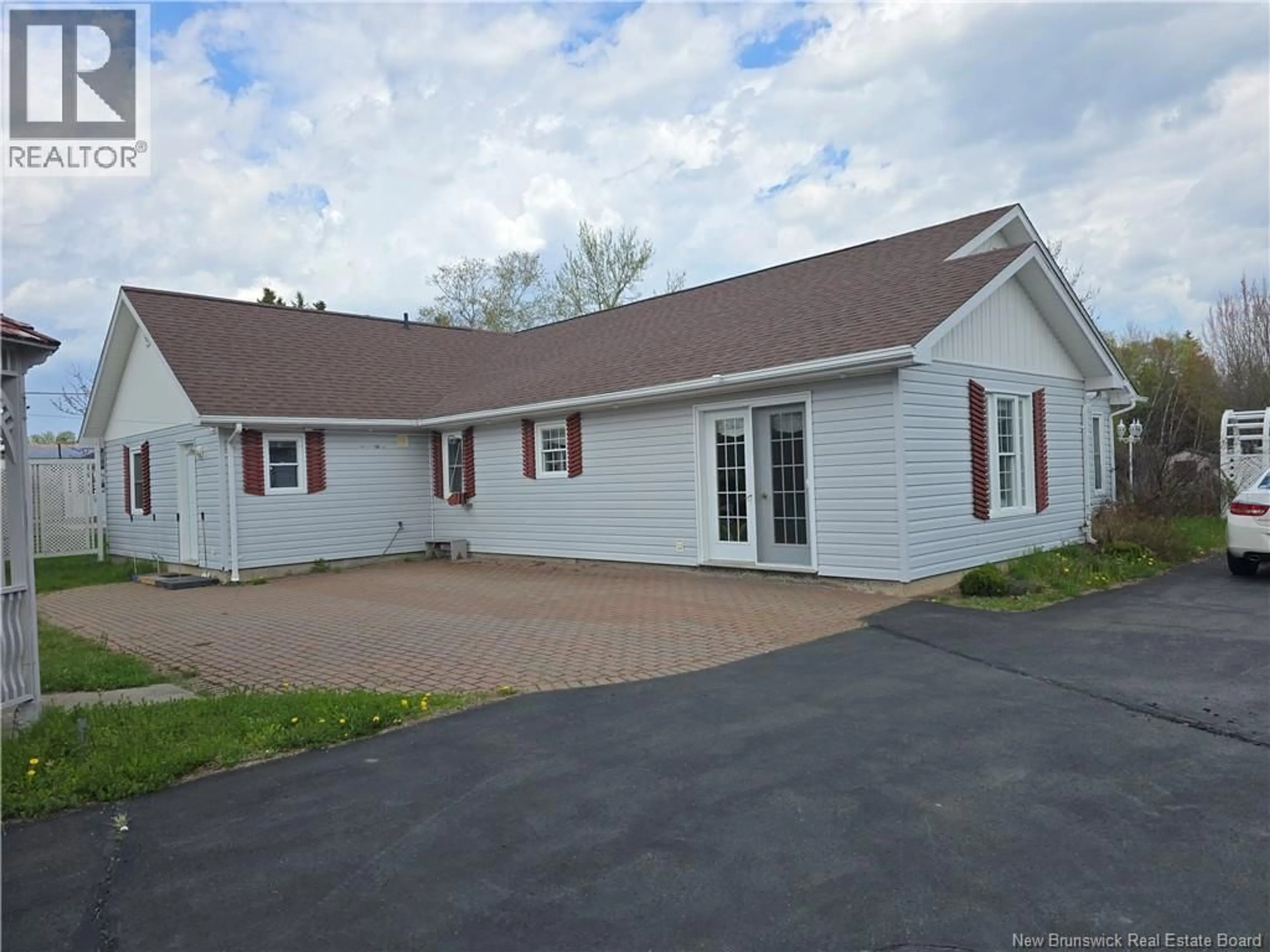 Home with vinyl exterior material, unknown for 11 RUE DES CEDRES, Nigadoo New Brunswick E8K3T8
