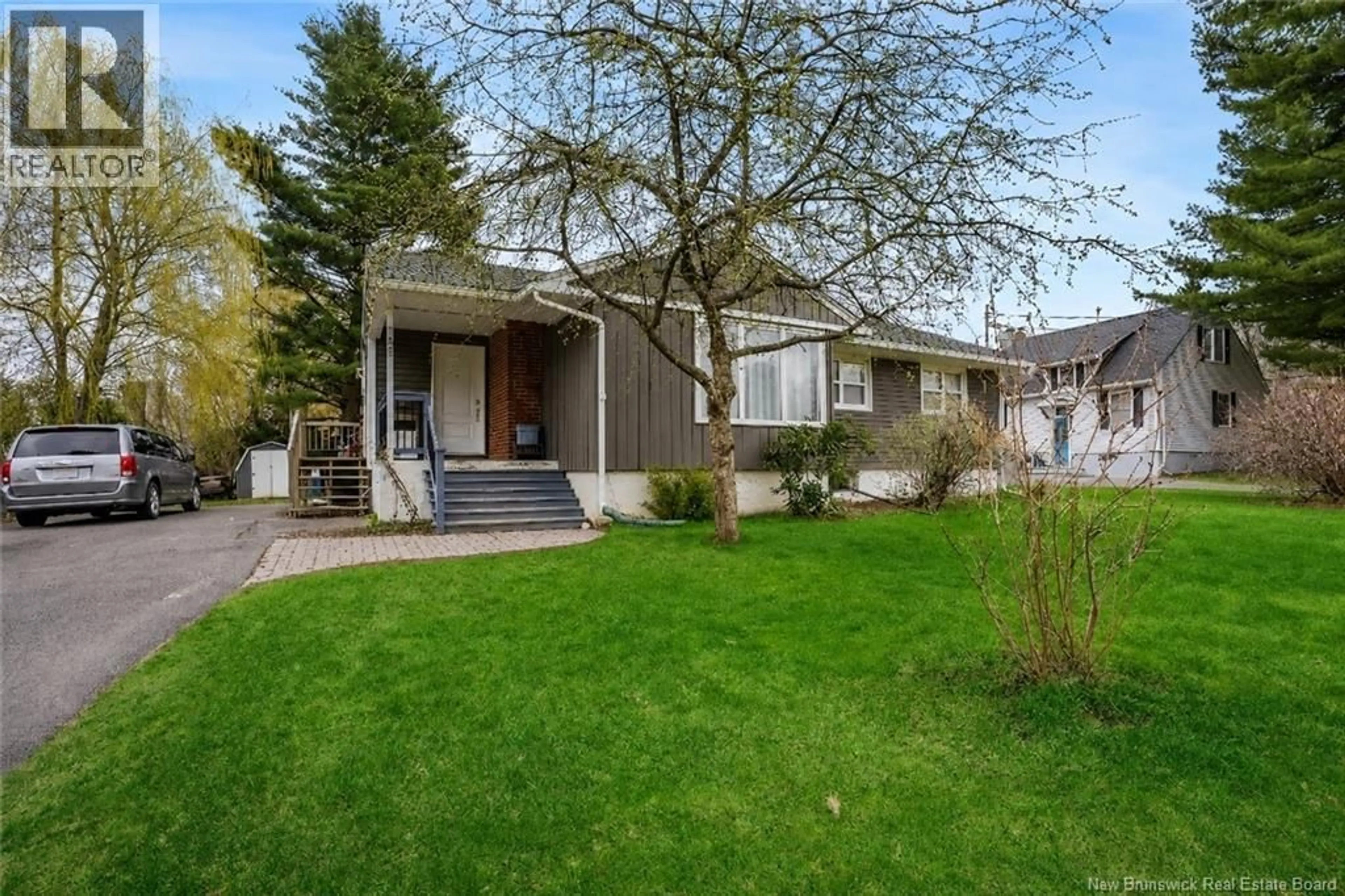 Home with vinyl exterior material, street for 532 CENTRAL COURT, Fredericton New Brunswick E3B3N2
