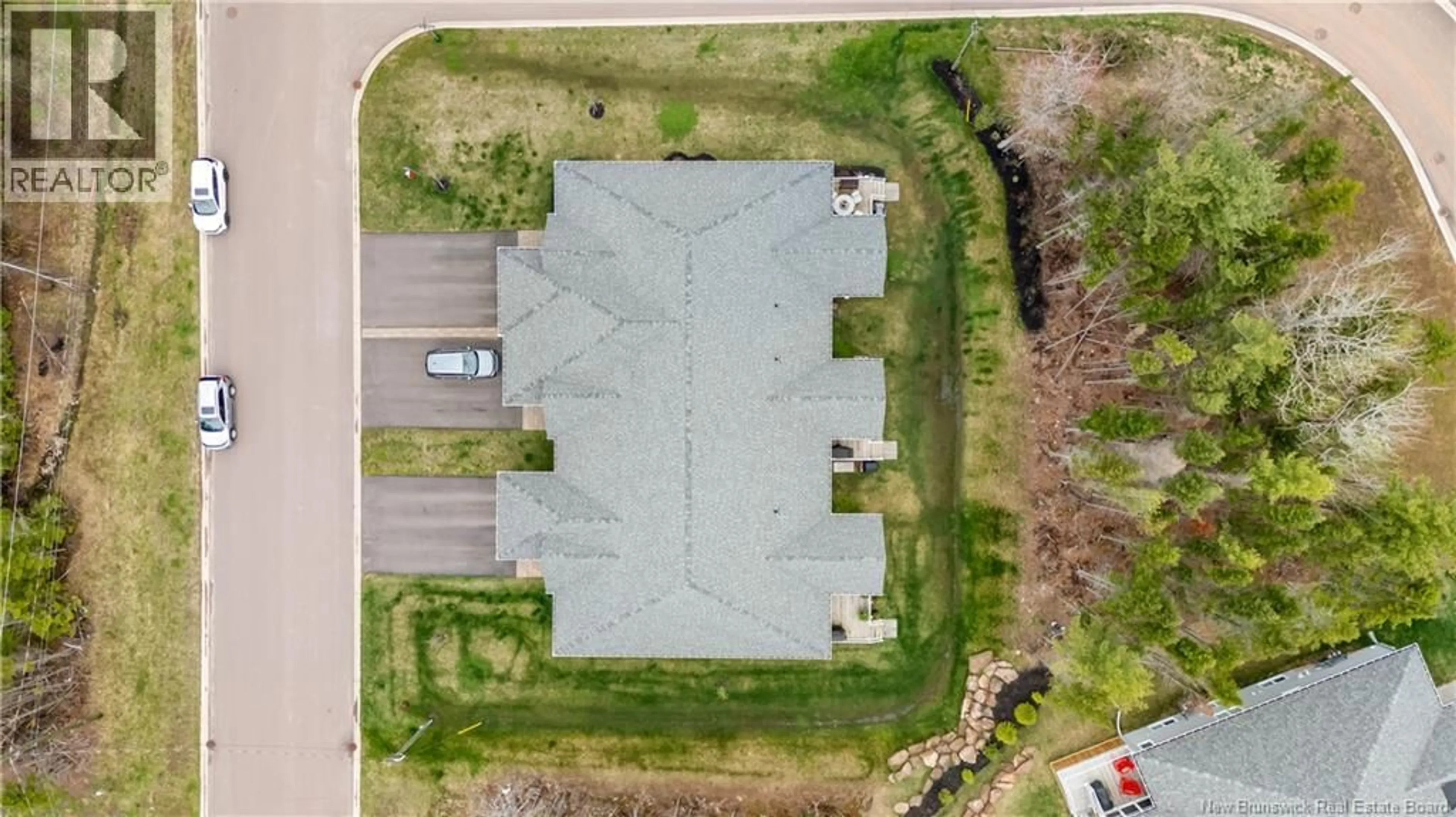 A pic from outside/outdoor area/front of a property/back of a property/a pic from drone, building for 34 BEAUBOIS, Dieppe New Brunswick E1A8N8