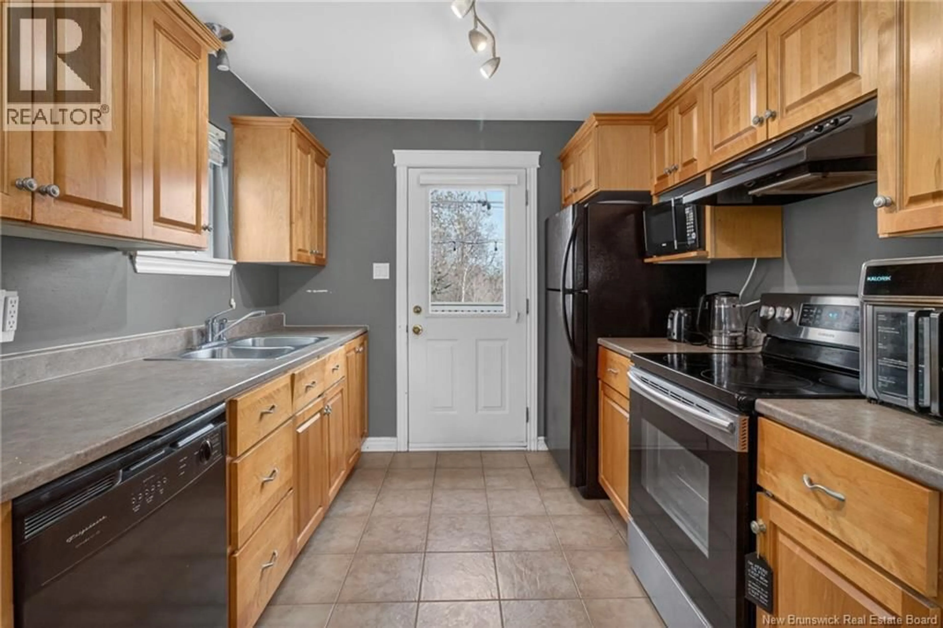 Standard kitchen, unknown for 86 LORETTE STREET, Dieppe New Brunswick E1A2E9
