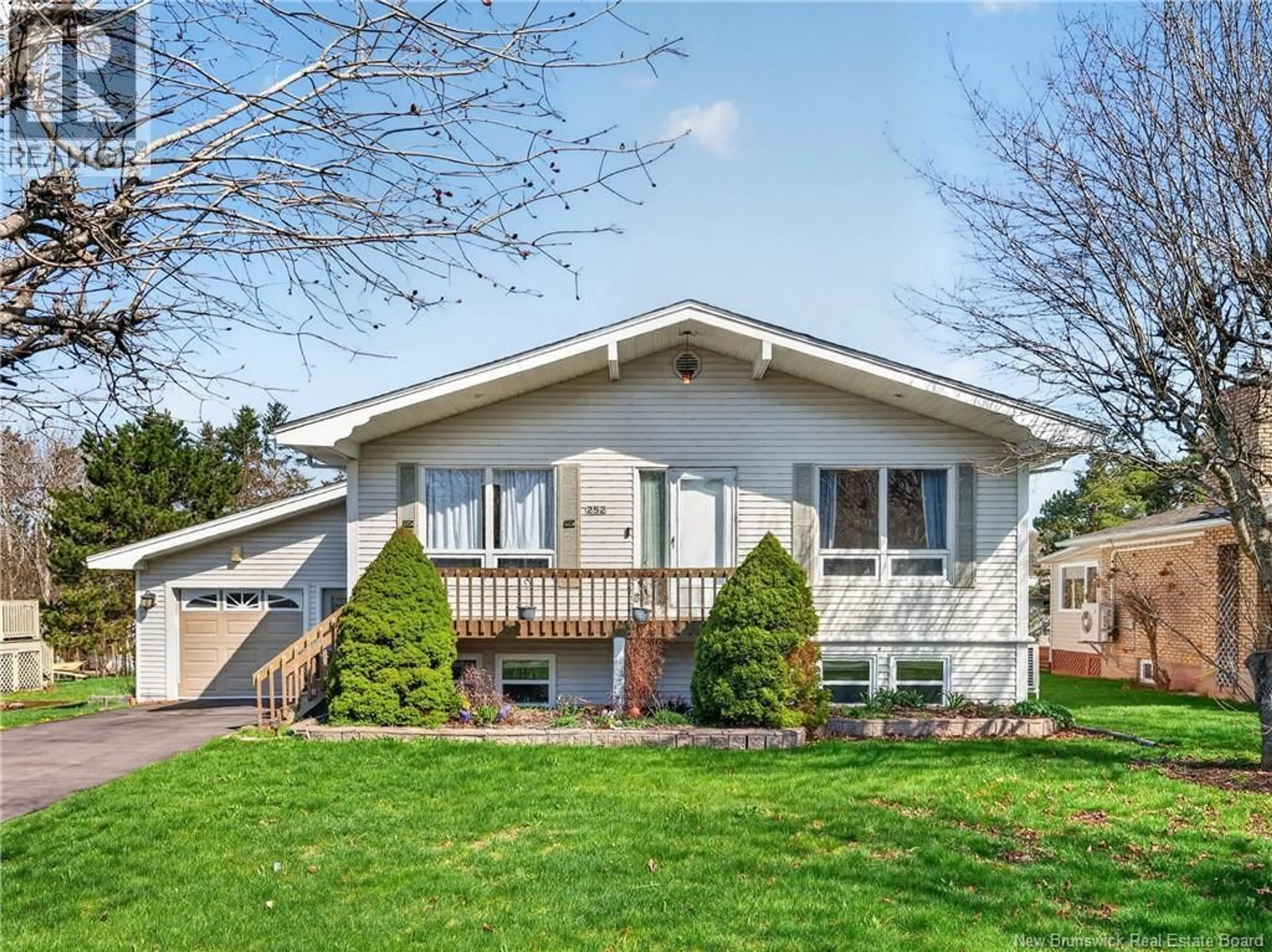 Home with vinyl exterior material, street for 252 CHAPELLE STREET, Dieppe New Brunswick E1E1G6