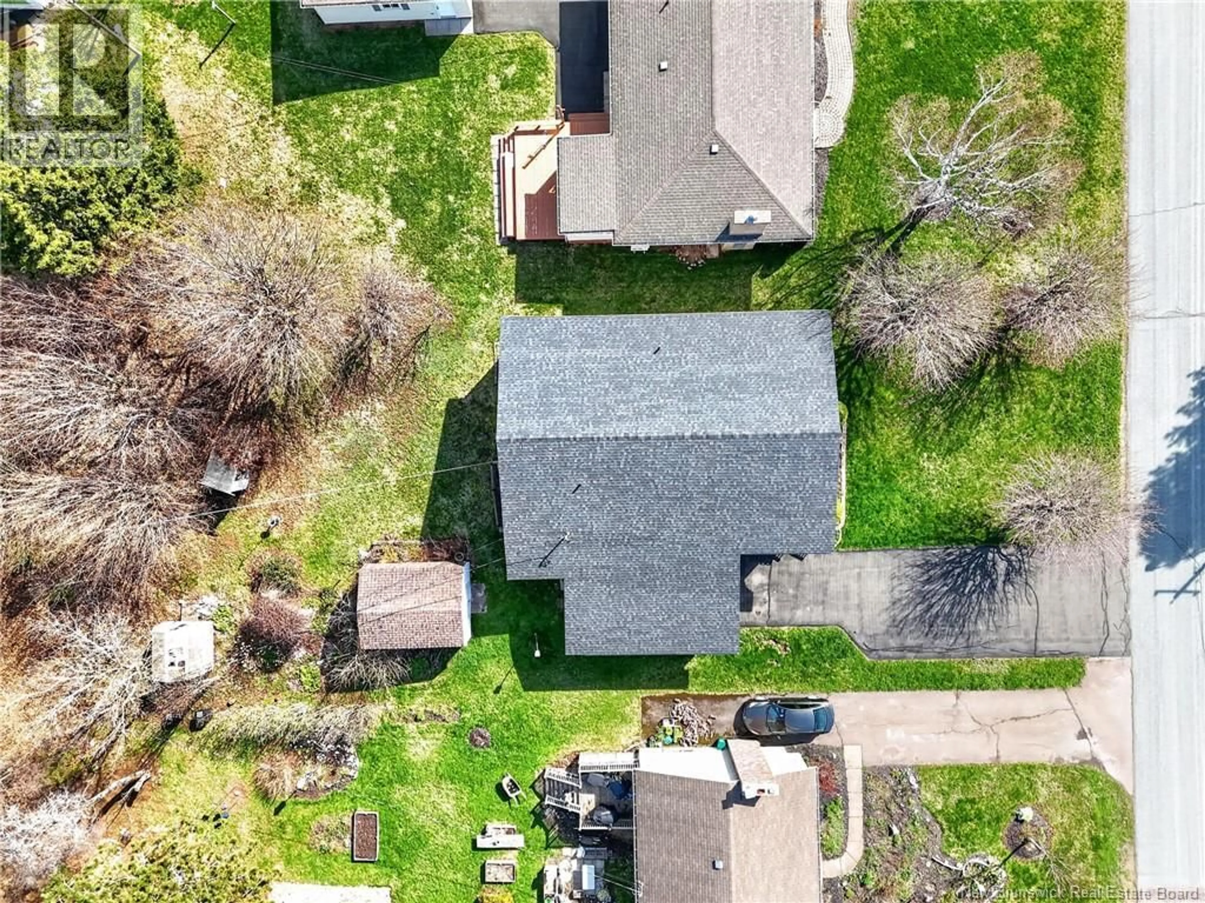 A pic from outside/outdoor area/front of a property/back of a property/a pic from drone, street for 252 CHAPELLE STREET, Dieppe New Brunswick E1E1G6