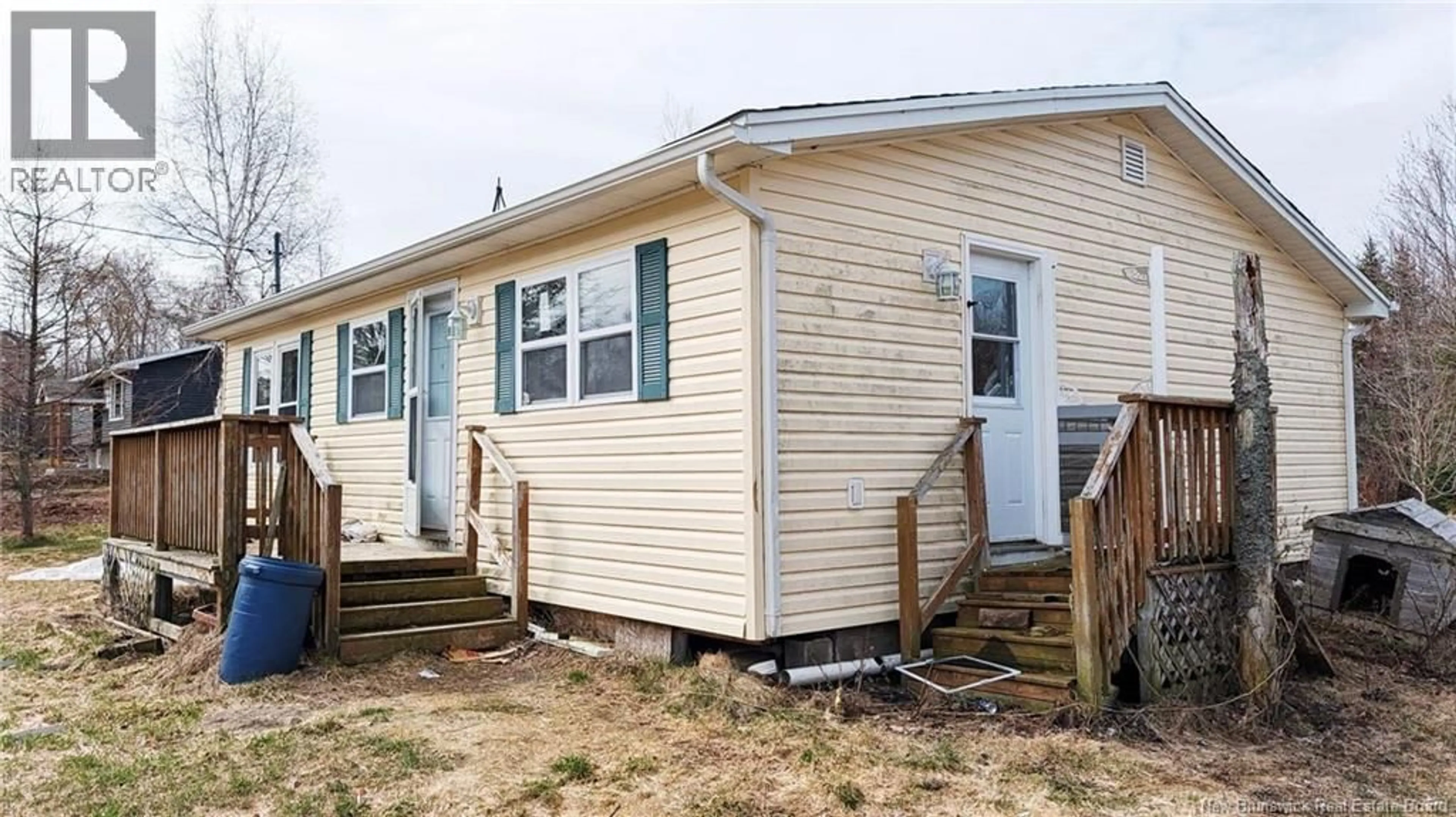Home with vinyl exterior material, building for 5698 ROUTE 134 ROUTE, Bouctouche New Brunswick E4S5G8