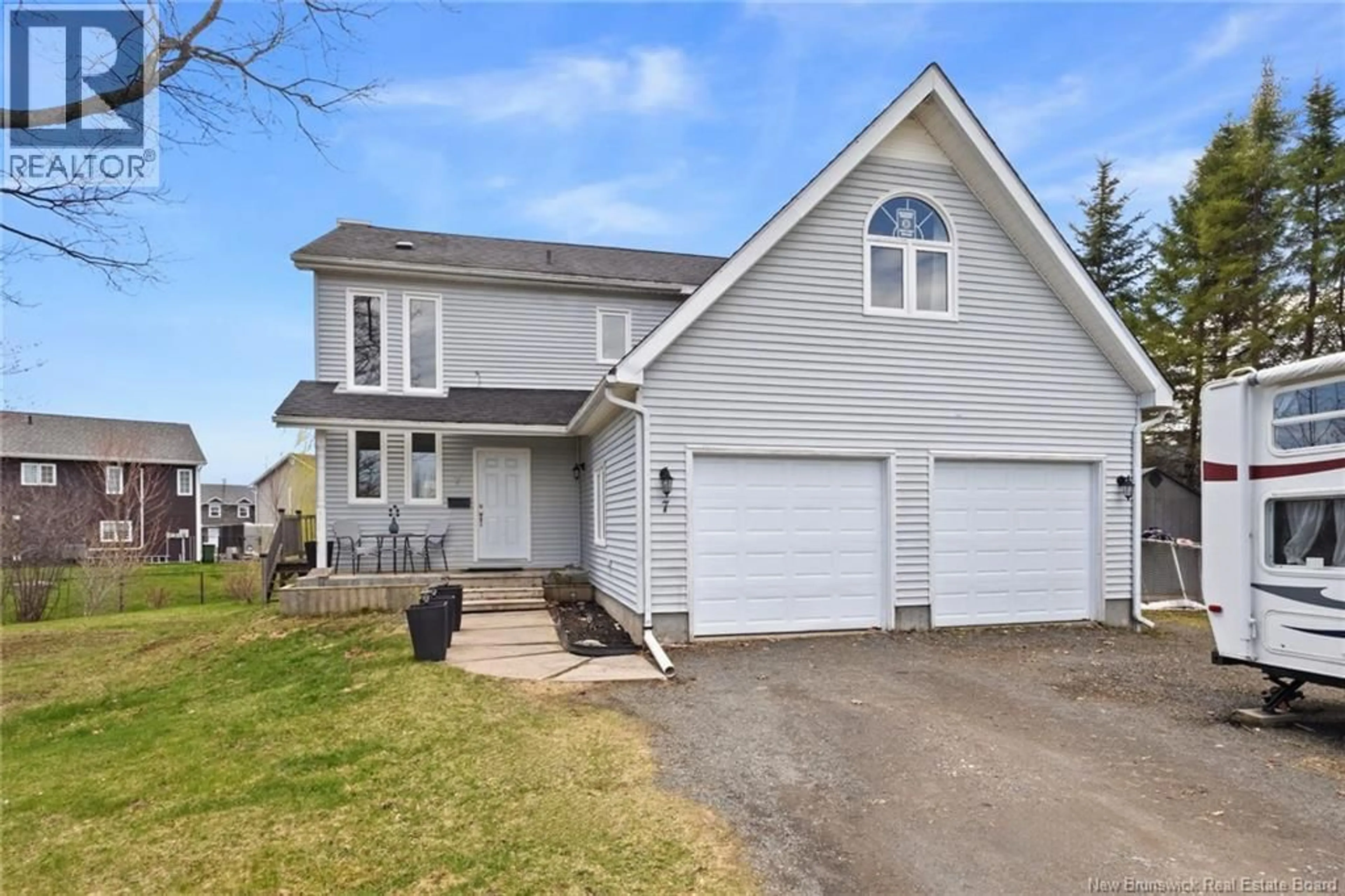 Home with vinyl exterior material, street for 7 CORONATION COURT, Oromocto New Brunswick E2V2M9