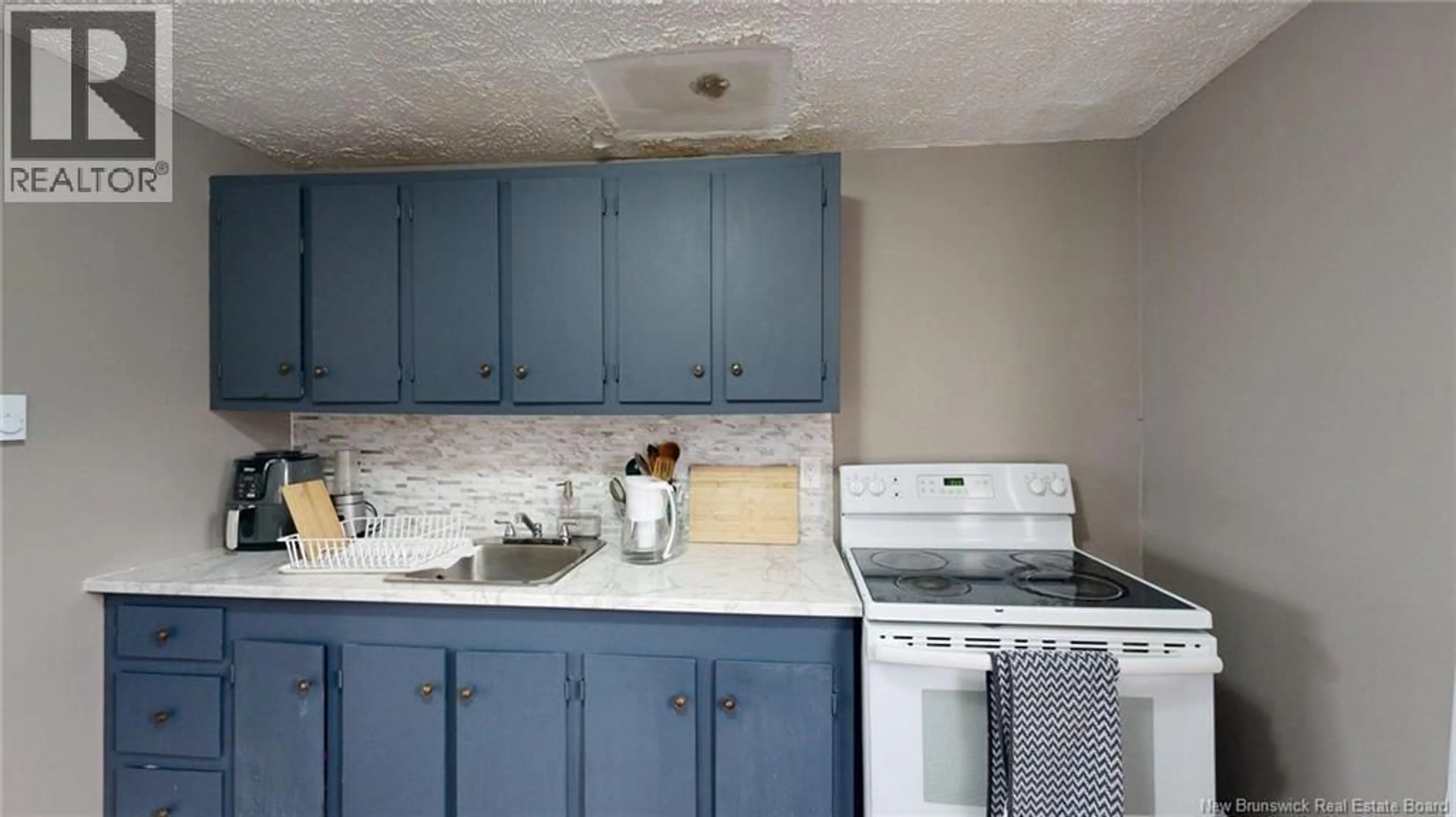 Standard kitchen, ceramic/tile floor for 235 GILBERT STREET, Saint John New Brunswick E2K4E4