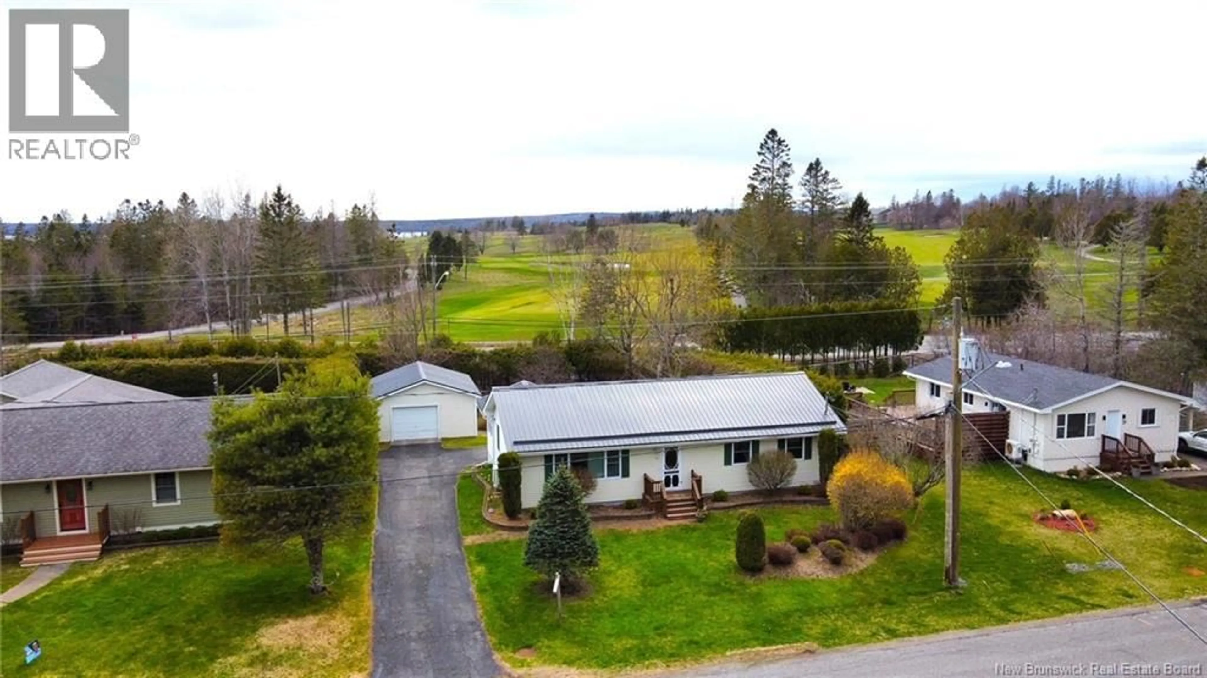 A pic from outside/outdoor area/front of a property/back of a property/a pic from drone, water/lake/river/ocean view for 35 THOMAS AVENUE, Saint Andrews New Brunswick E5B2M7