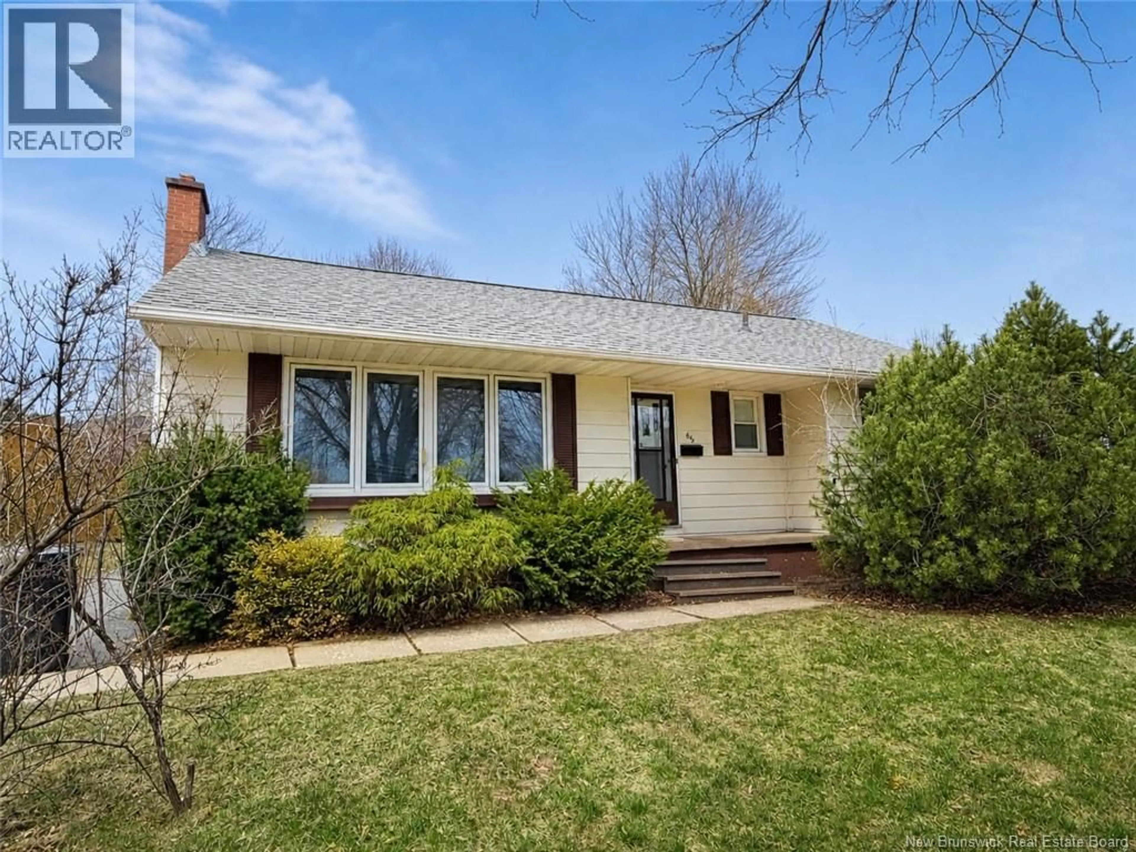 Home with vinyl exterior material, street for 642 LOYALIST COURT, Fredericton New Brunswick E3B3K9