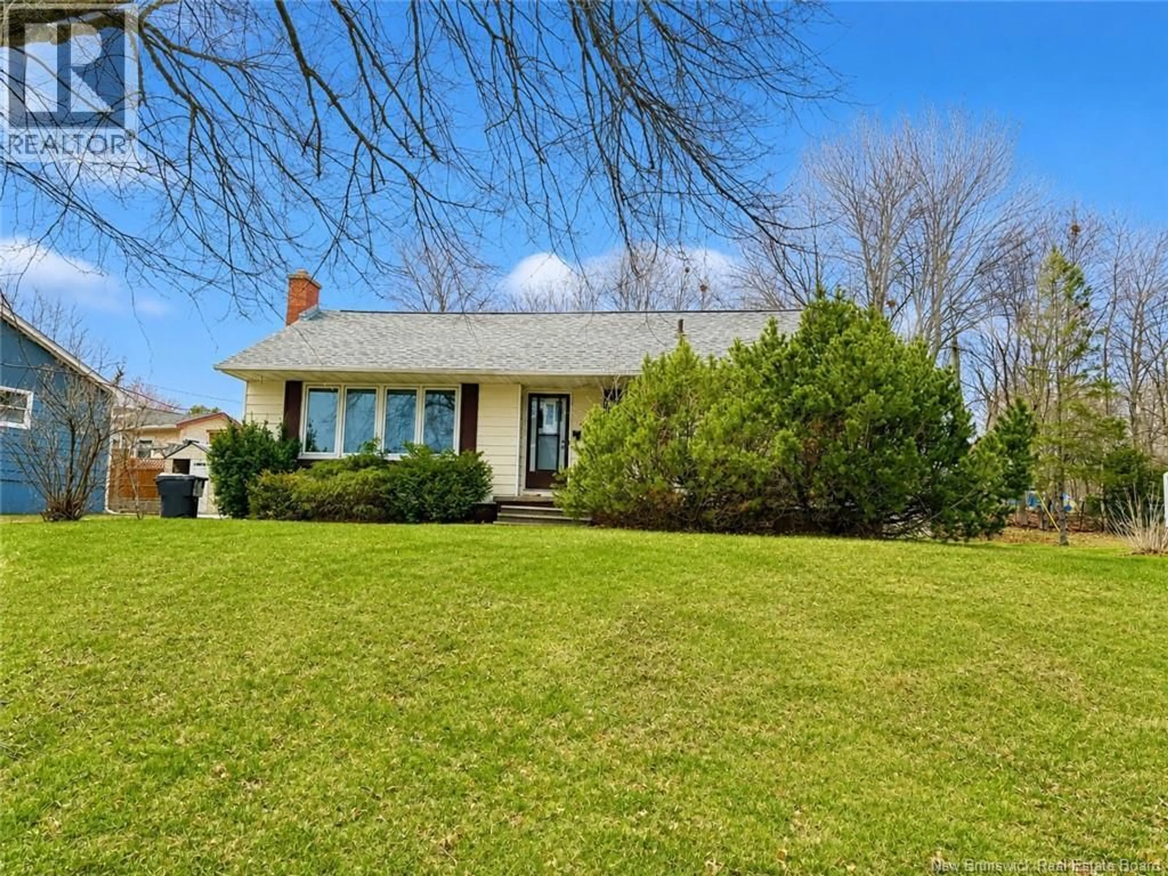 A pic from outside/outdoor area/front of a property/back of a property/a pic from drone, street for 642 LOYALIST COURT, Fredericton New Brunswick E3B3K9