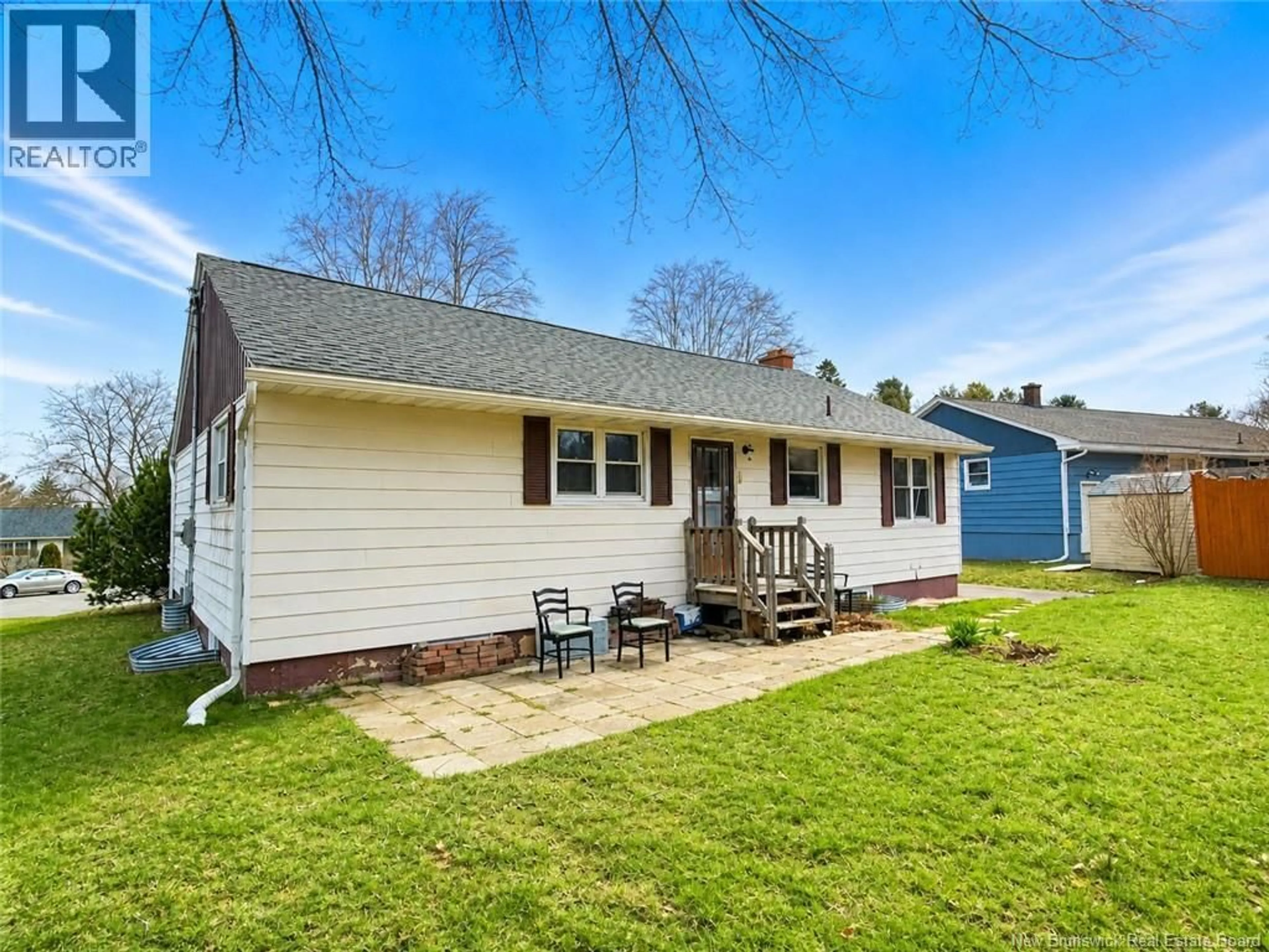 Home with vinyl exterior material, street for 642 LOYALIST COURT, Fredericton New Brunswick E3B3K9