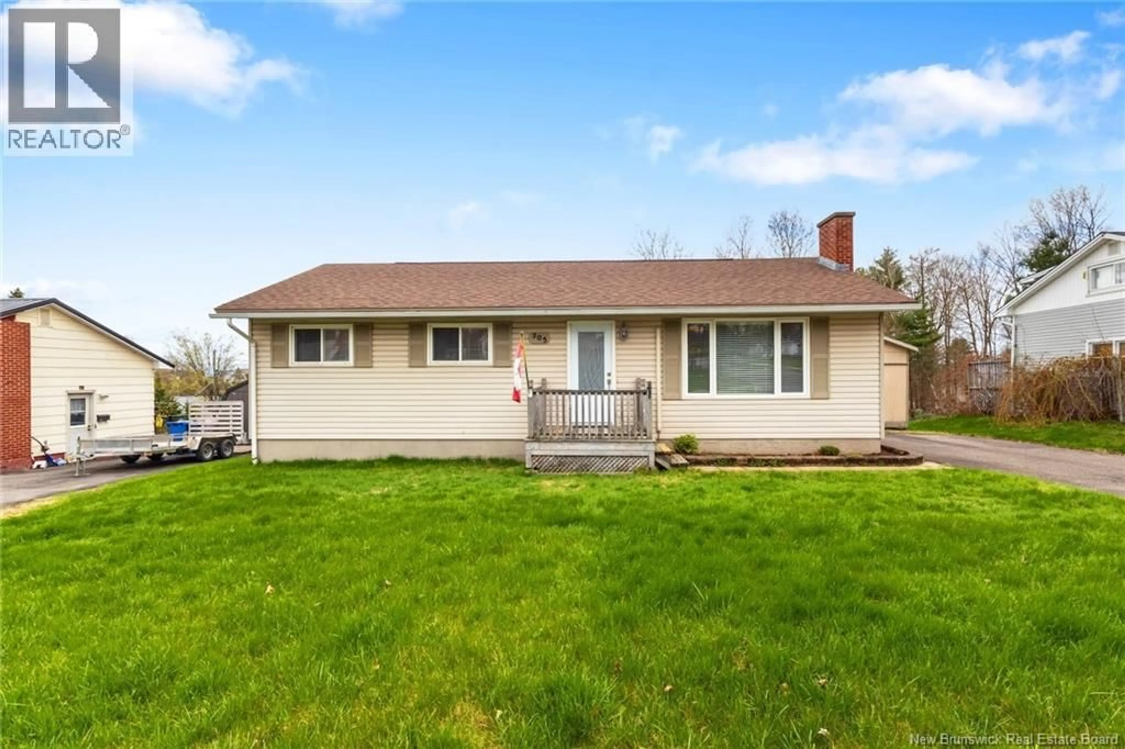 Home with vinyl exterior material, unknown for 305 MAPLE STREET, Fredericton New Brunswick E3A3R3