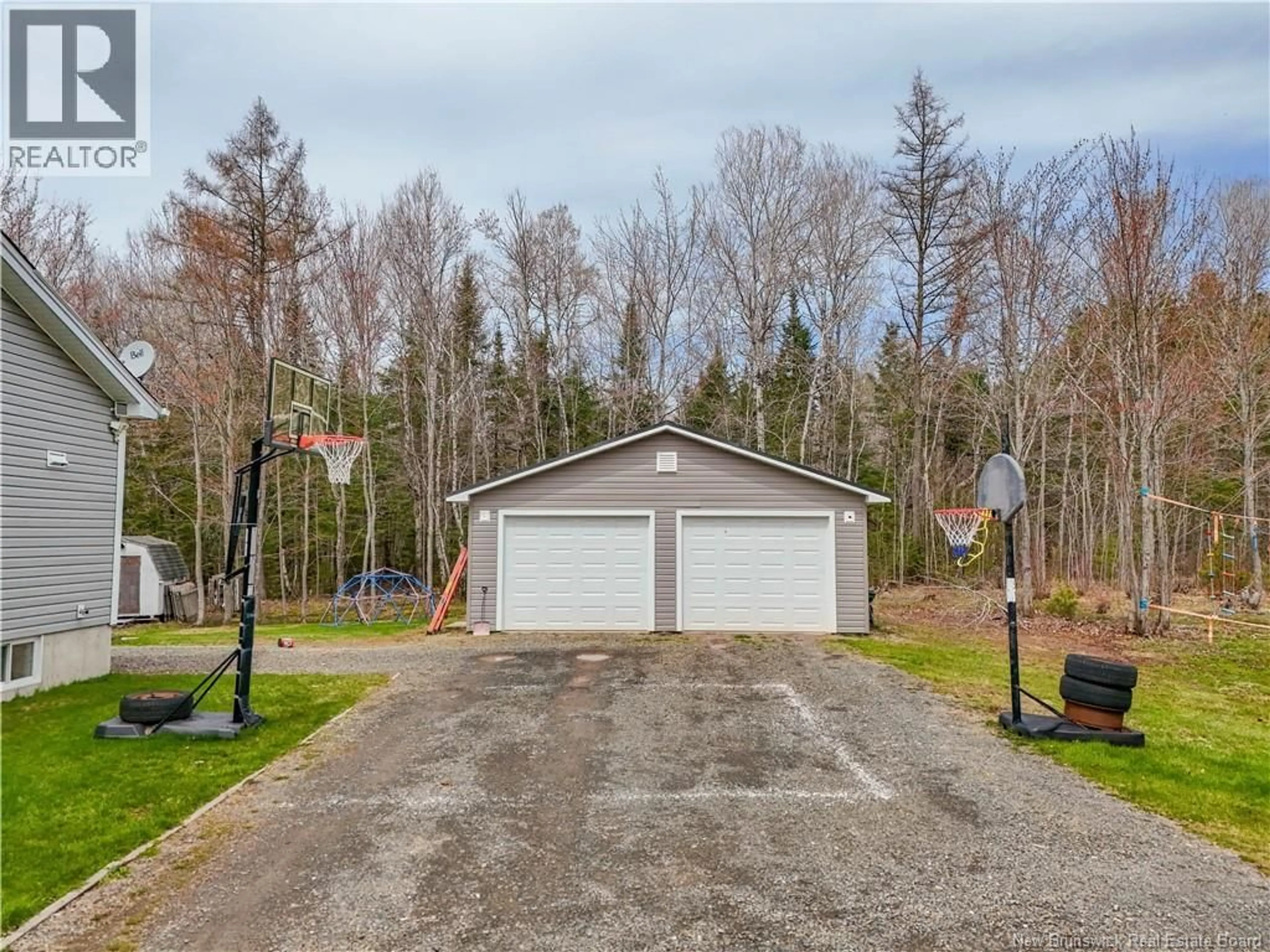 Indoor garage for 2121 ROUTE 102, Gagetown New Brunswick E5M1K3