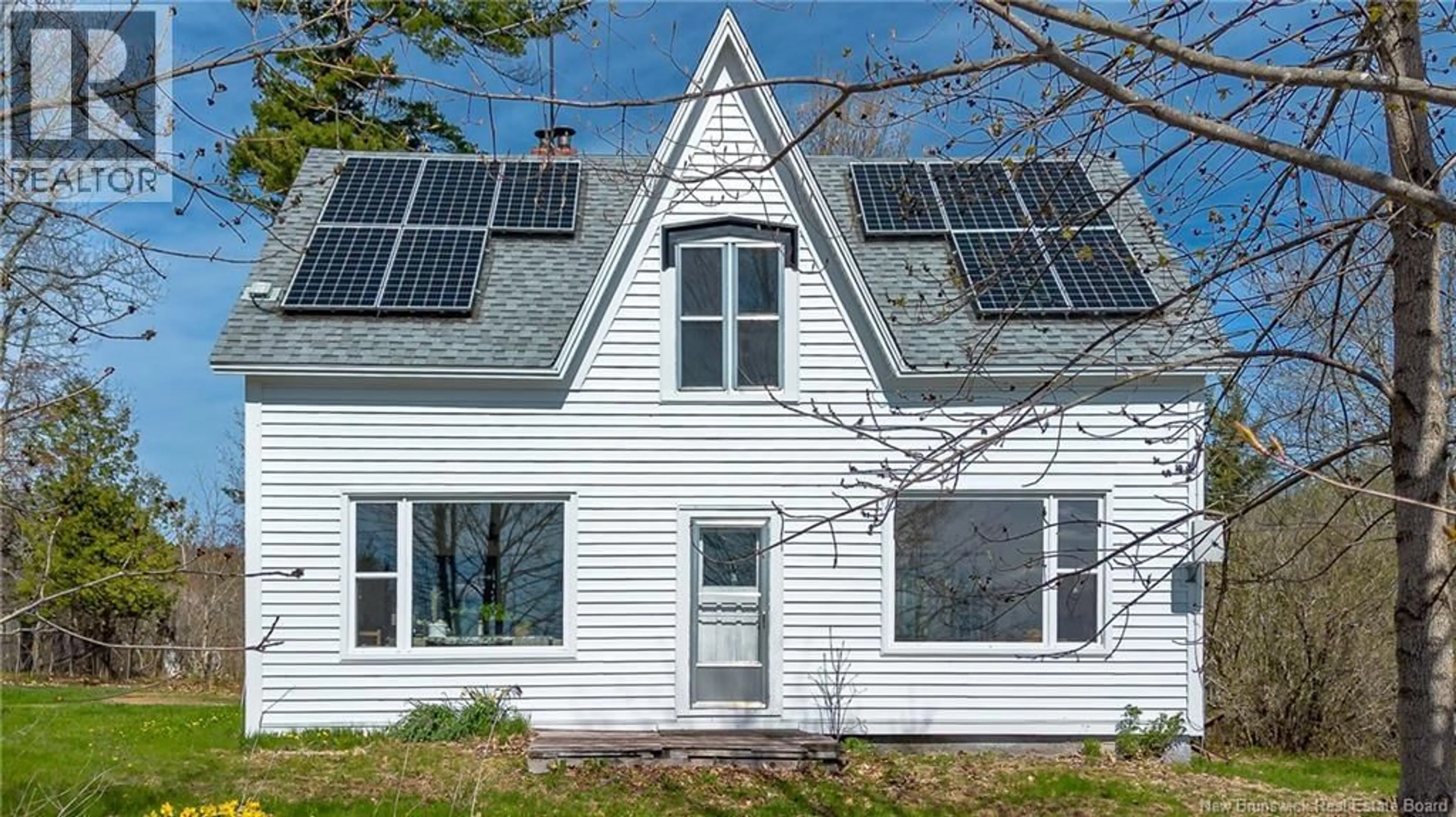 Home with vinyl exterior material, building for 6480 RTE 102, Oak Point New Brunswick E5M2G9