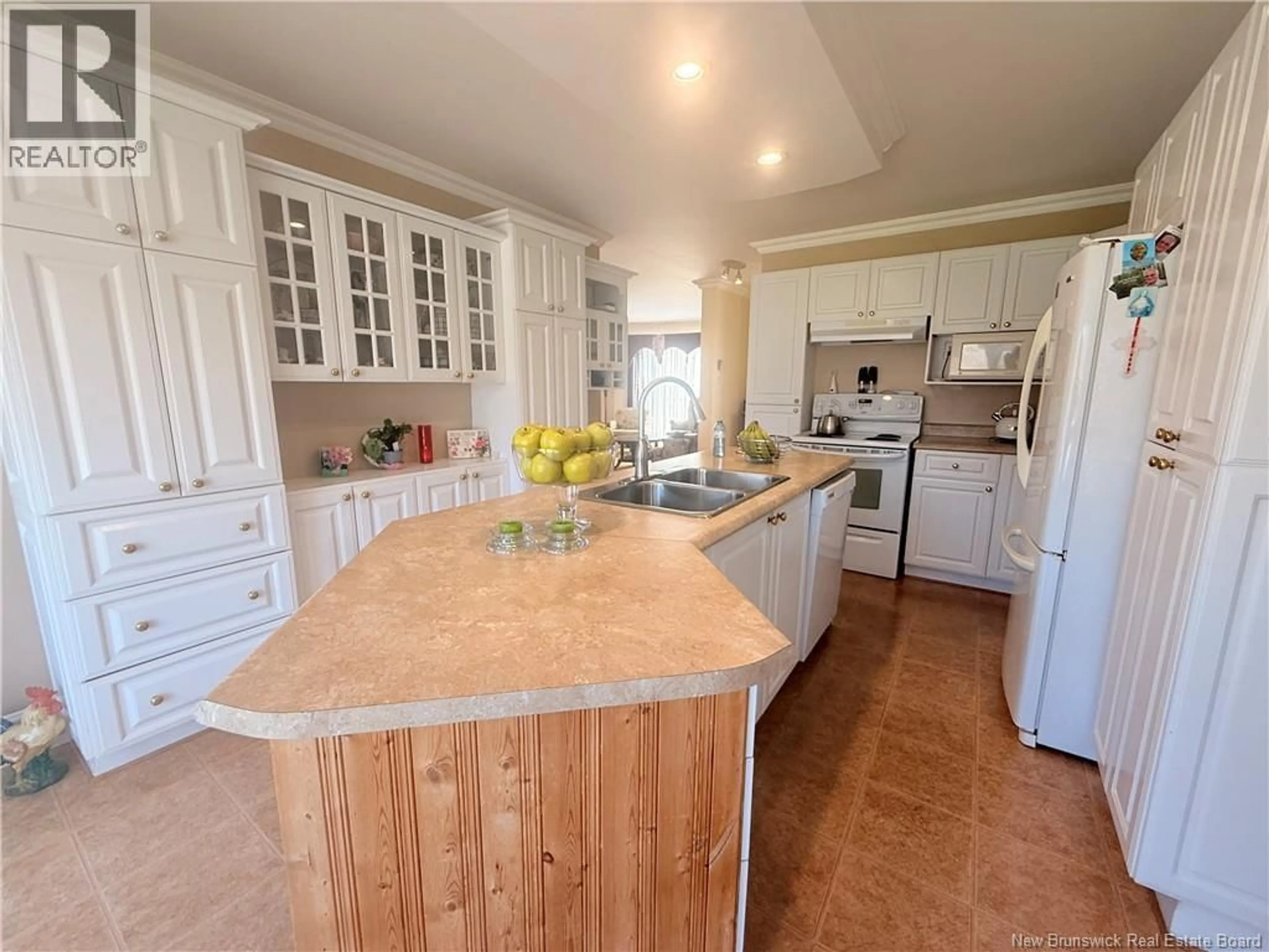 Open concept kitchen, ceramic/tile floor for 154 RUE SAVOIE, Neguac New Brunswick E9G1W8