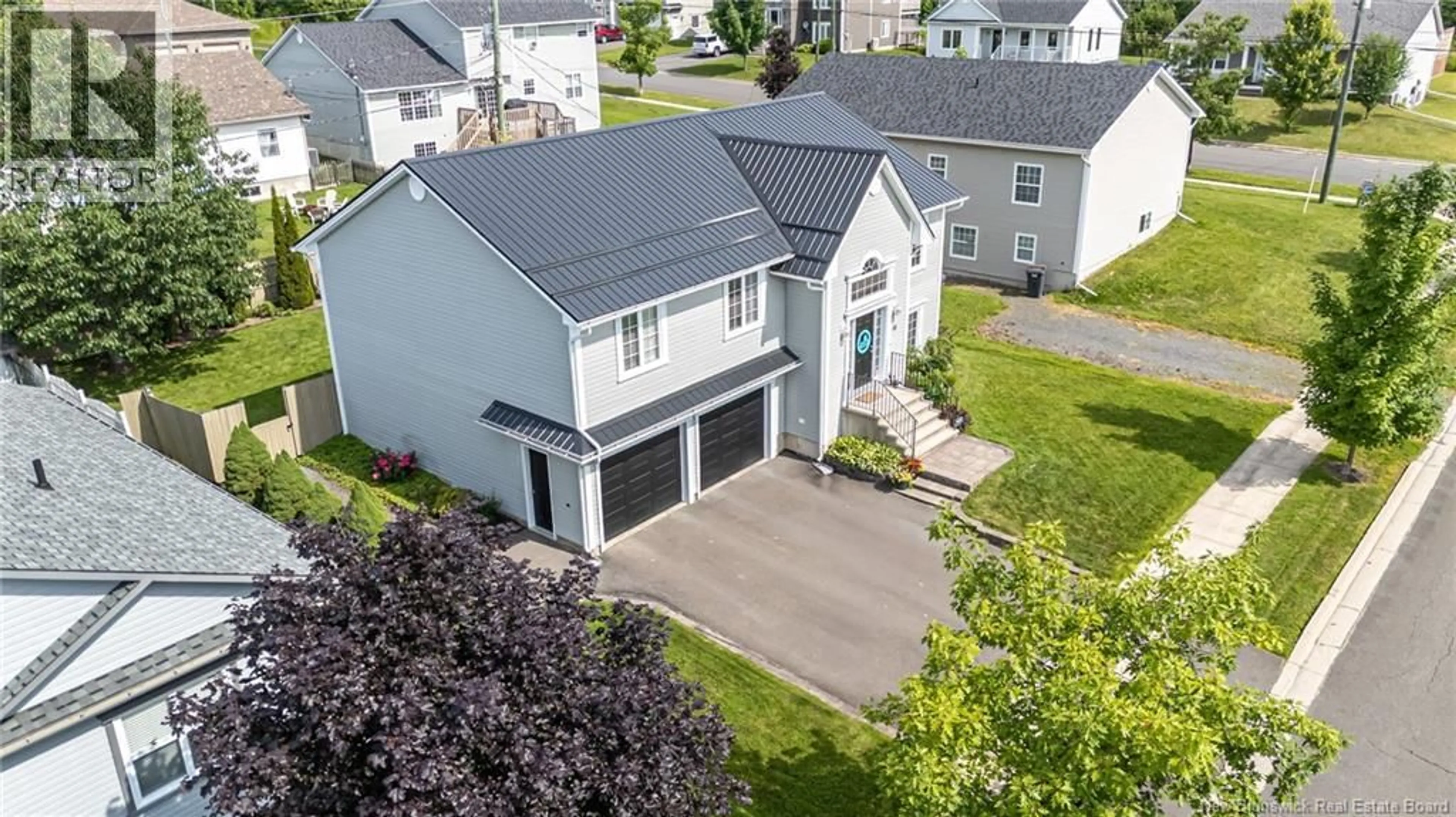 A pic from outside/outdoor area/front of a property/back of a property/a pic from drone, street for 10 JOLYN CRESCENT, Fredericton New Brunswick E3A0P8
