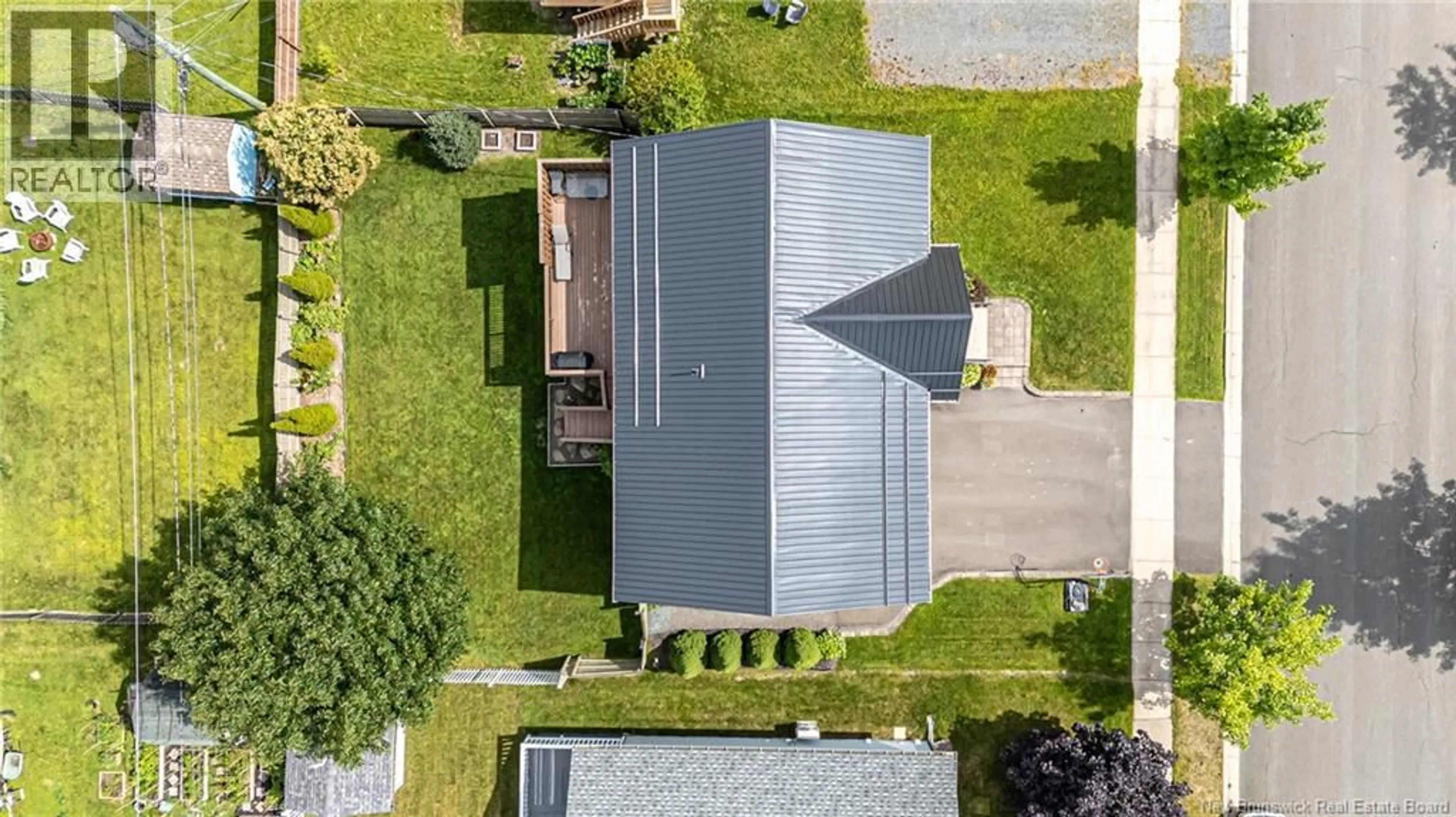 A pic from outside/outdoor area/front of a property/back of a property/a pic from drone, unknown for 10 JOLYN CRESCENT, Fredericton New Brunswick E3A0P8