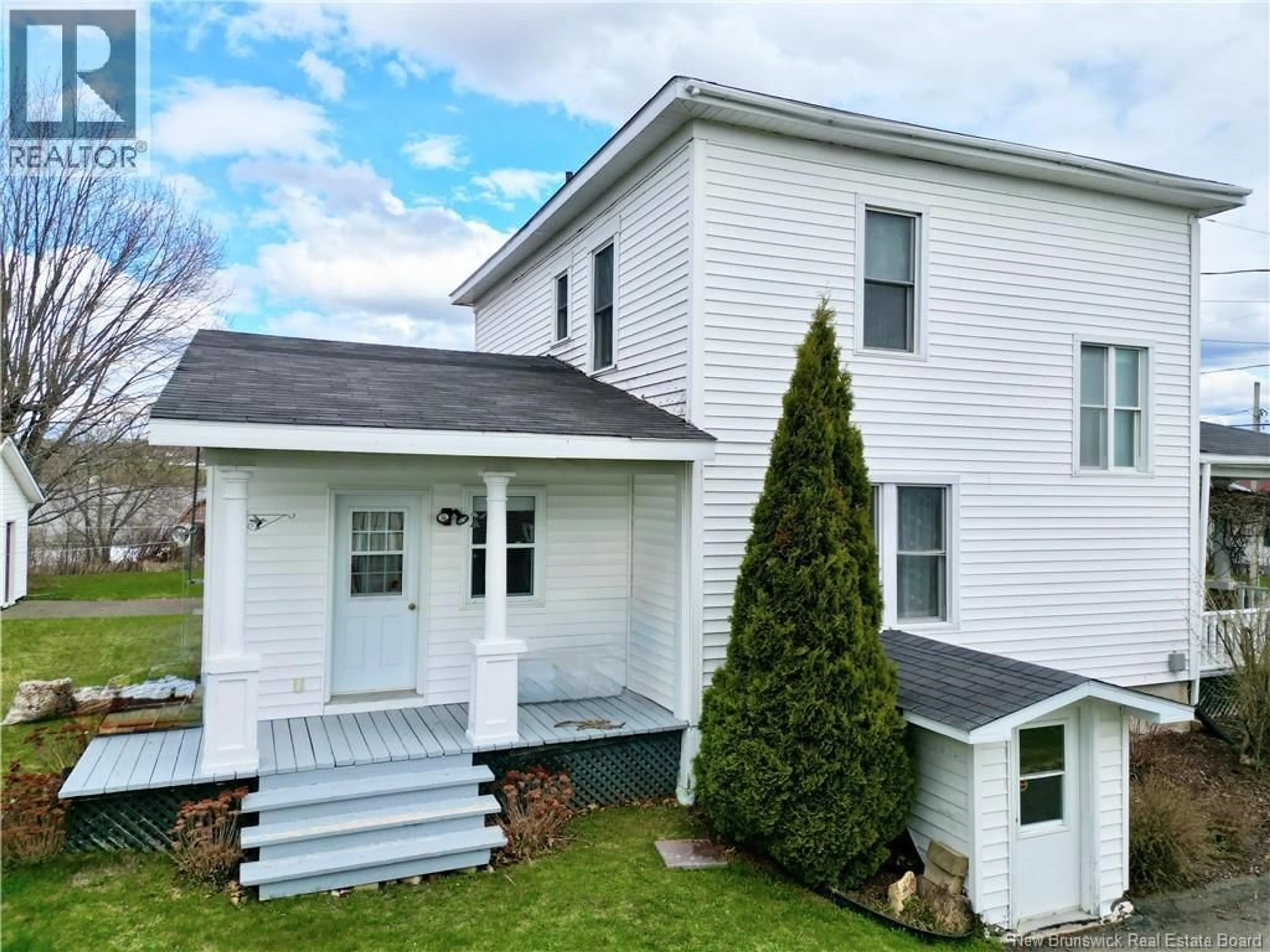 Home with vinyl exterior material, building for 186 BASIN STREET, Grand-Sault/Grand Falls New Brunswick E3Z2J1