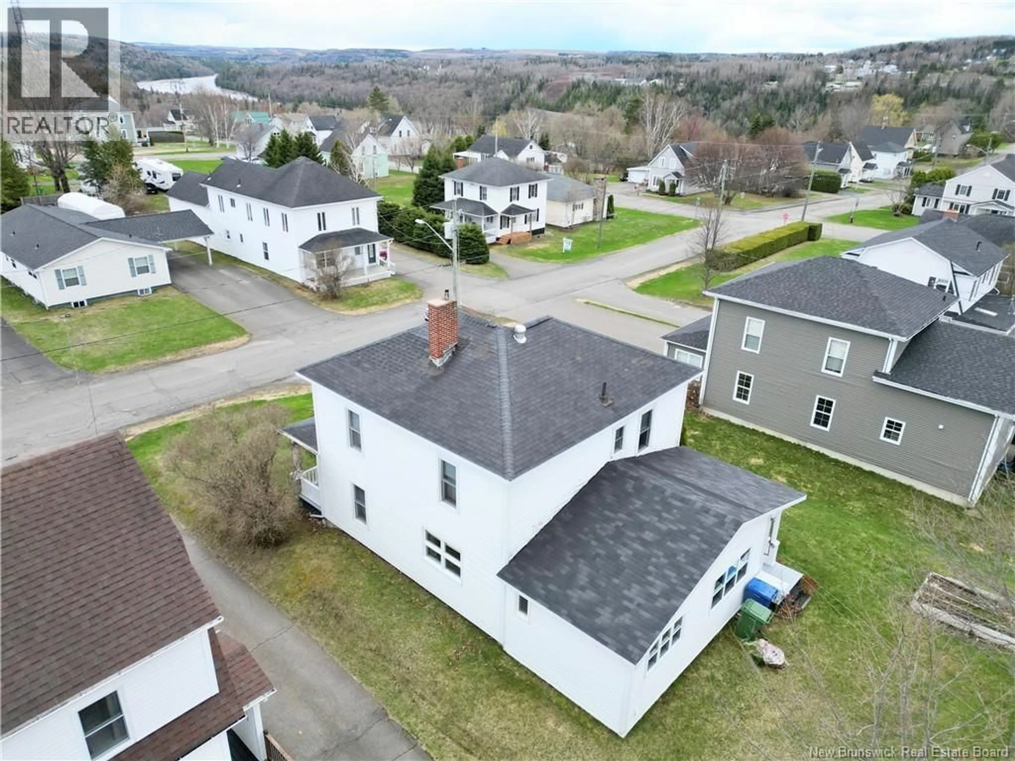 A pic from outside/outdoor area/front of a property/back of a property/a pic from drone, building for 186 BASIN STREET, Grand-Sault/Grand Falls New Brunswick E3Z2J1