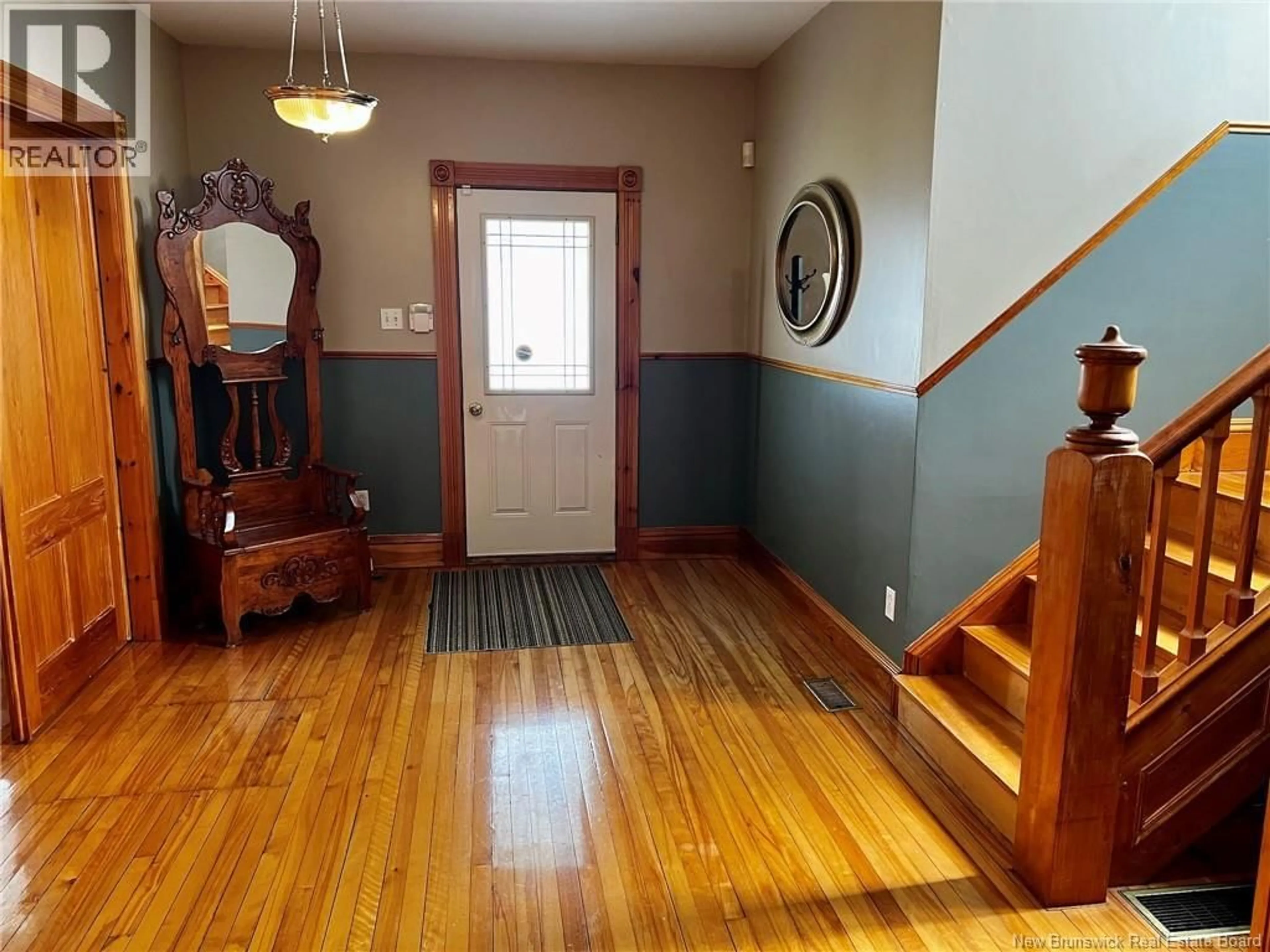 Indoor foyer for 186 BASIN STREET, Grand-Sault/Grand Falls New Brunswick E3Z2J1