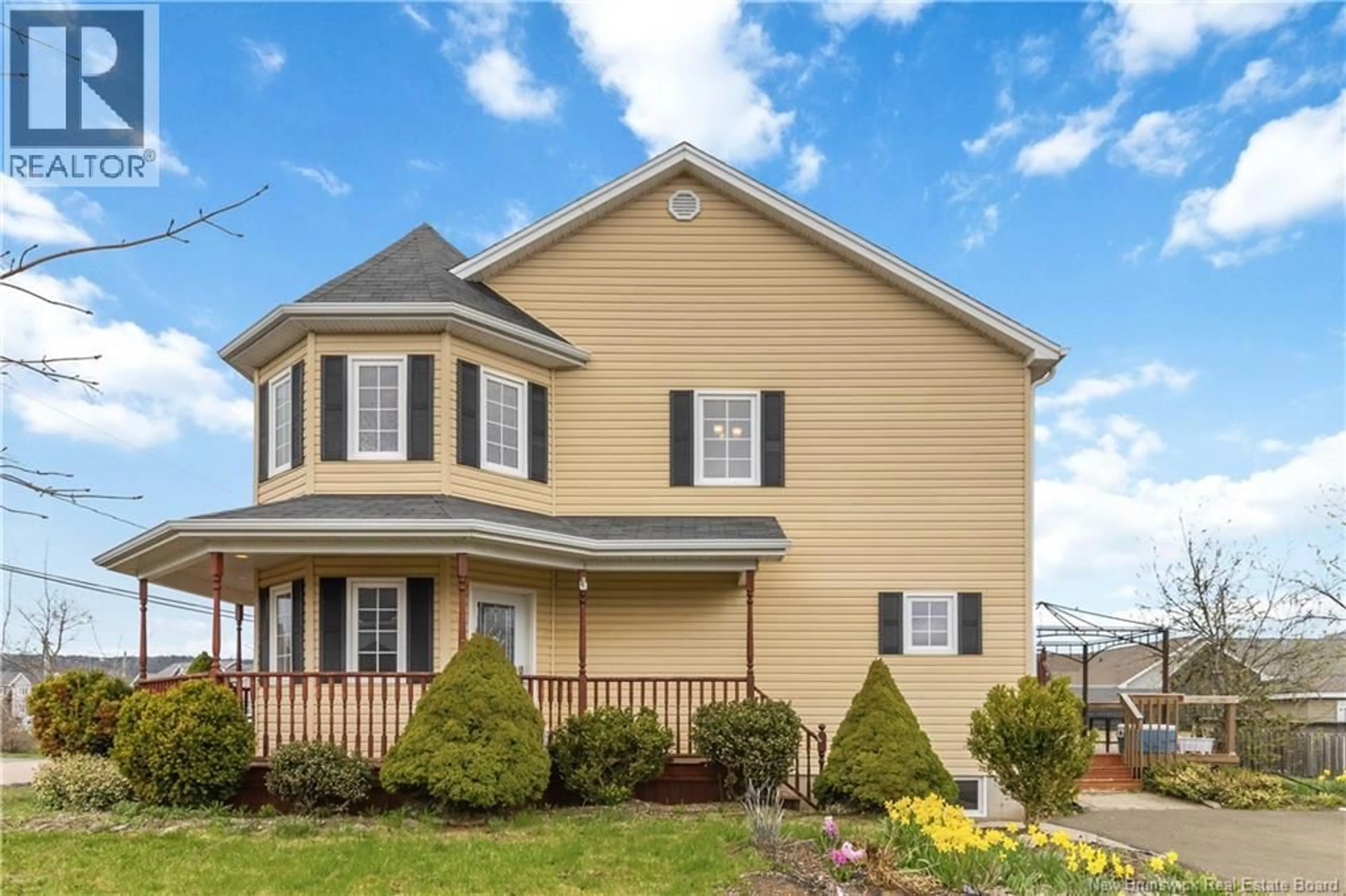 Home with vinyl exterior material, street for 5 CARLSON STREET, Moncton New Brunswick E1G5N4