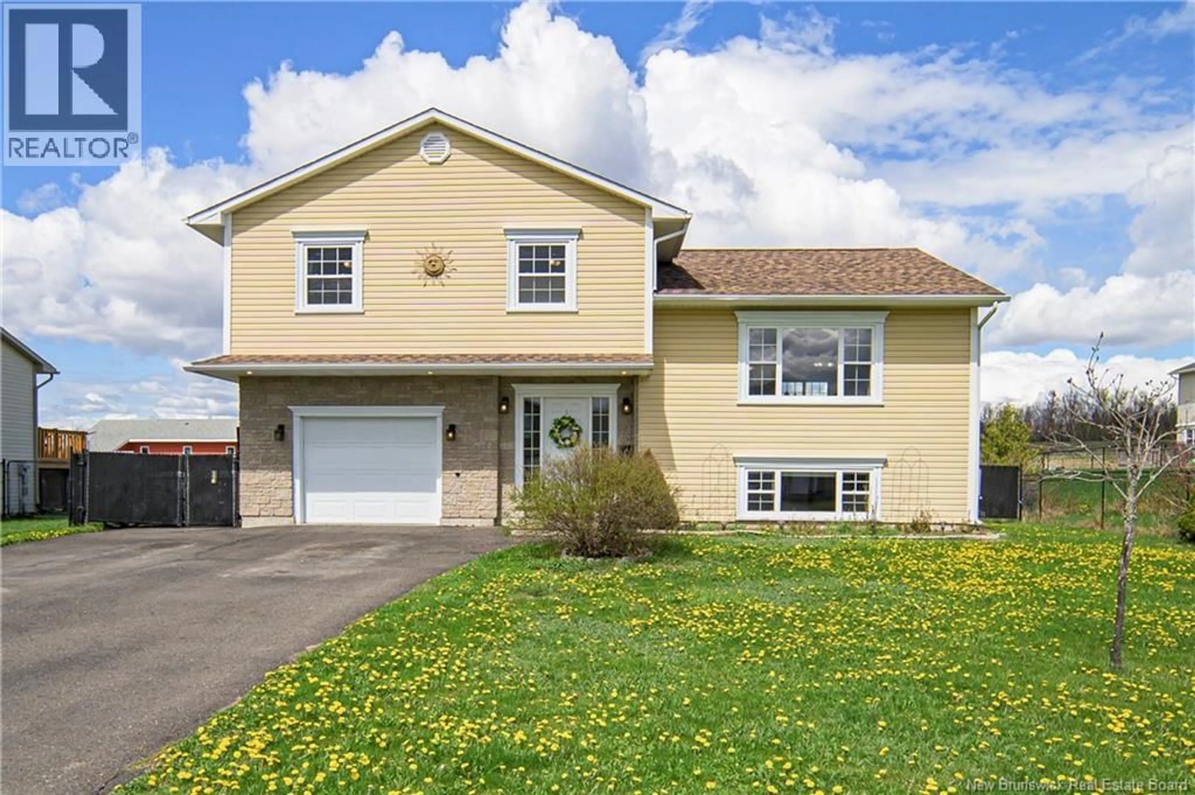 Home with vinyl exterior material, street for 9 HALLIHAN DRIVE, Oromocto New Brunswick E2V0C1