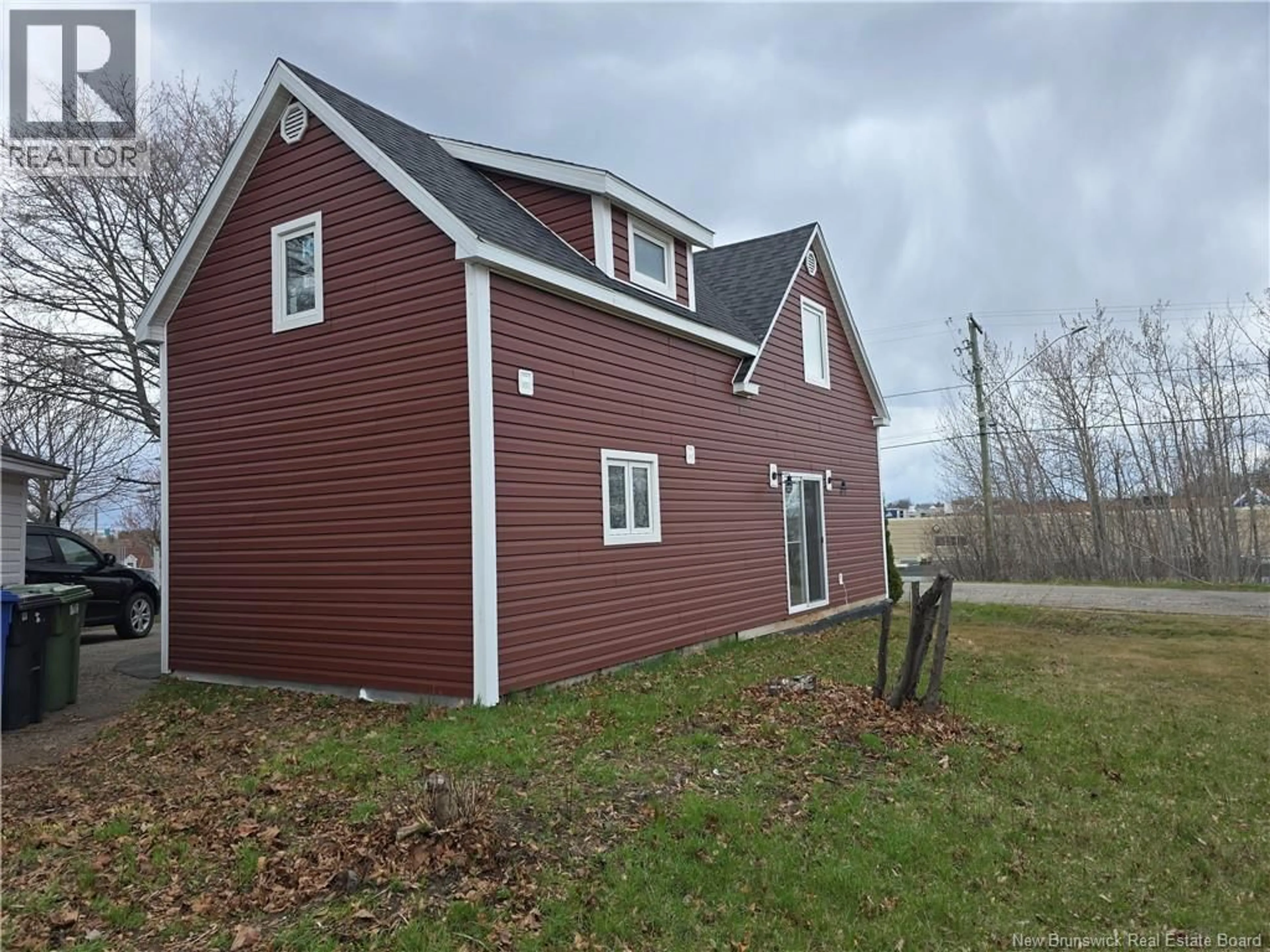 Home with vinyl exterior material, building for 245 PLEASANT, Bathurst New Brunswick E2A3B3