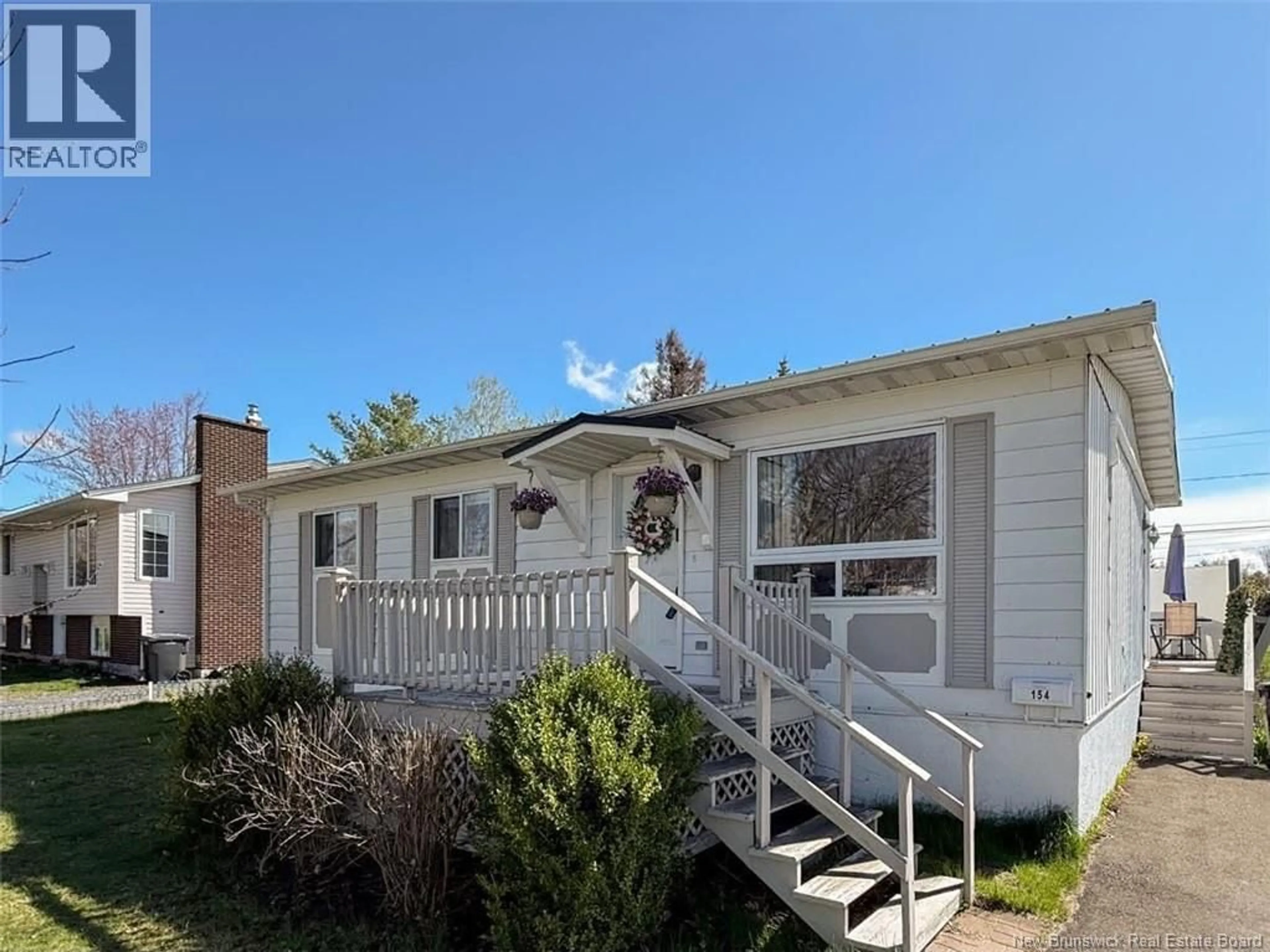 Home with vinyl exterior material, street for 154 BARTON CRESCENT, Nashwaaksis New Brunswick E3A5A6