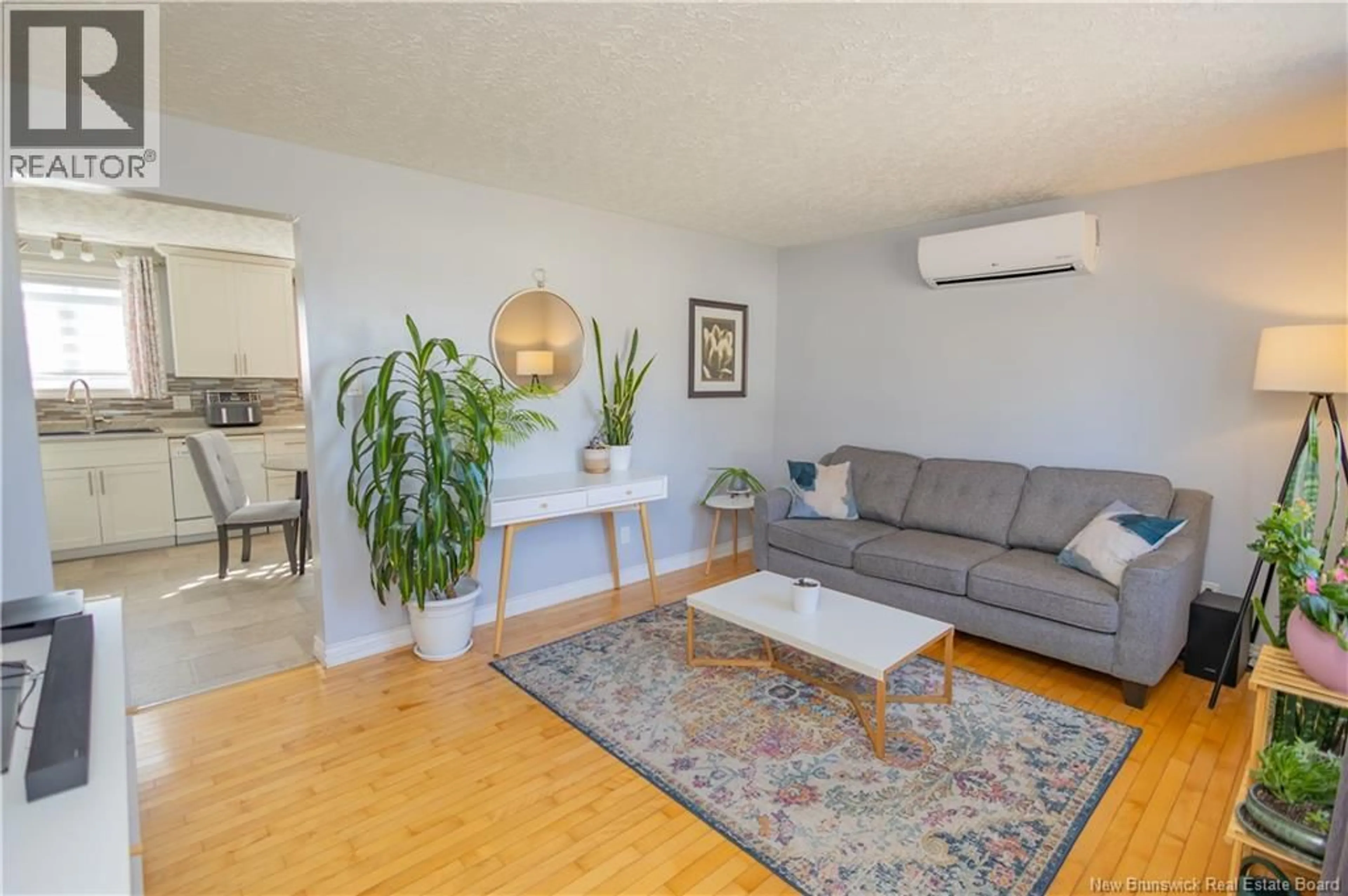 Living room with furniture, wood/laminate floor for 154 BARTON CRESCENT, Nashwaaksis New Brunswick E3A5A6