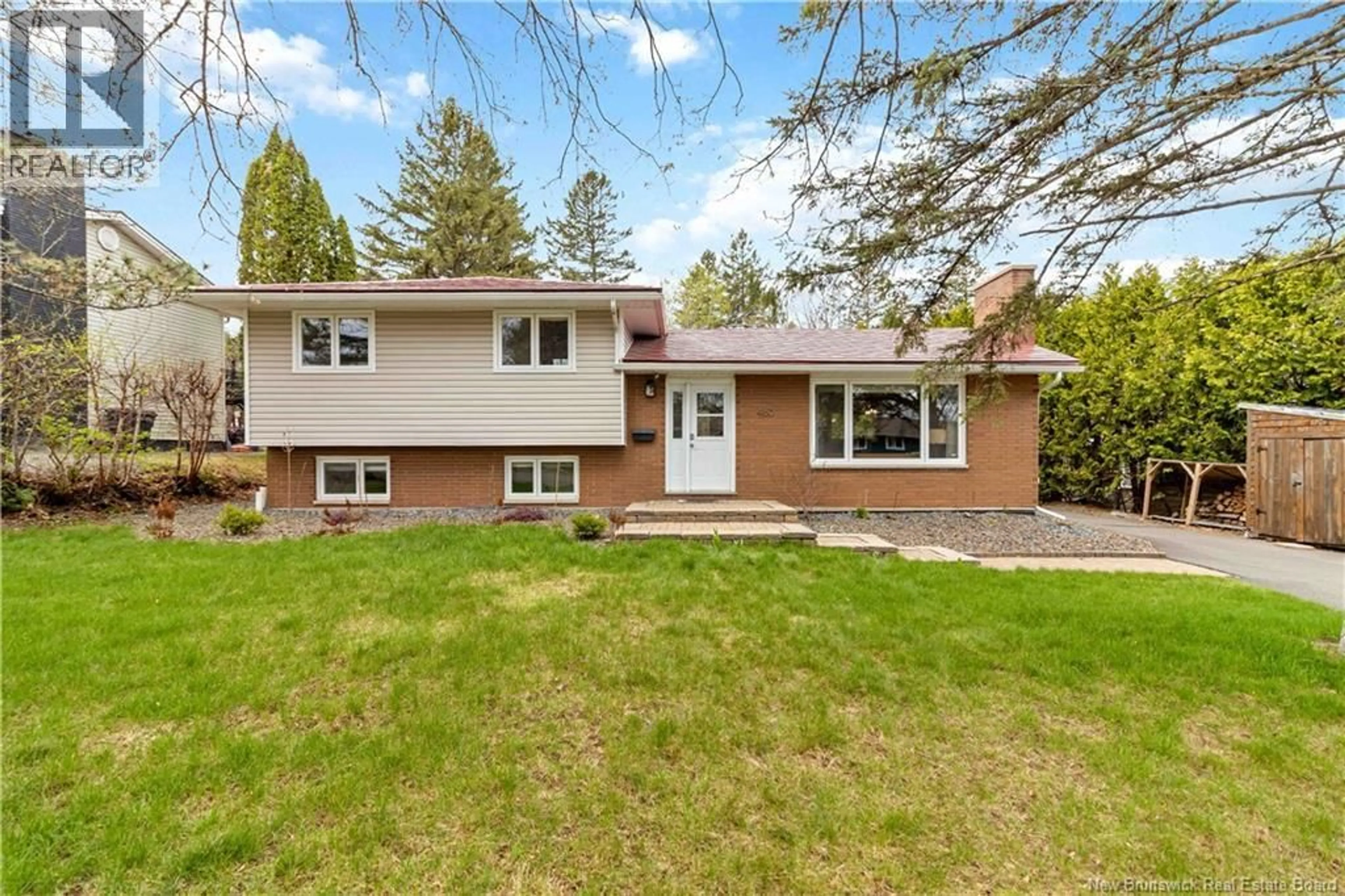 Home with vinyl exterior material, street for 460 DUFFERIN STREET, Fredericton New Brunswick E3B3A7