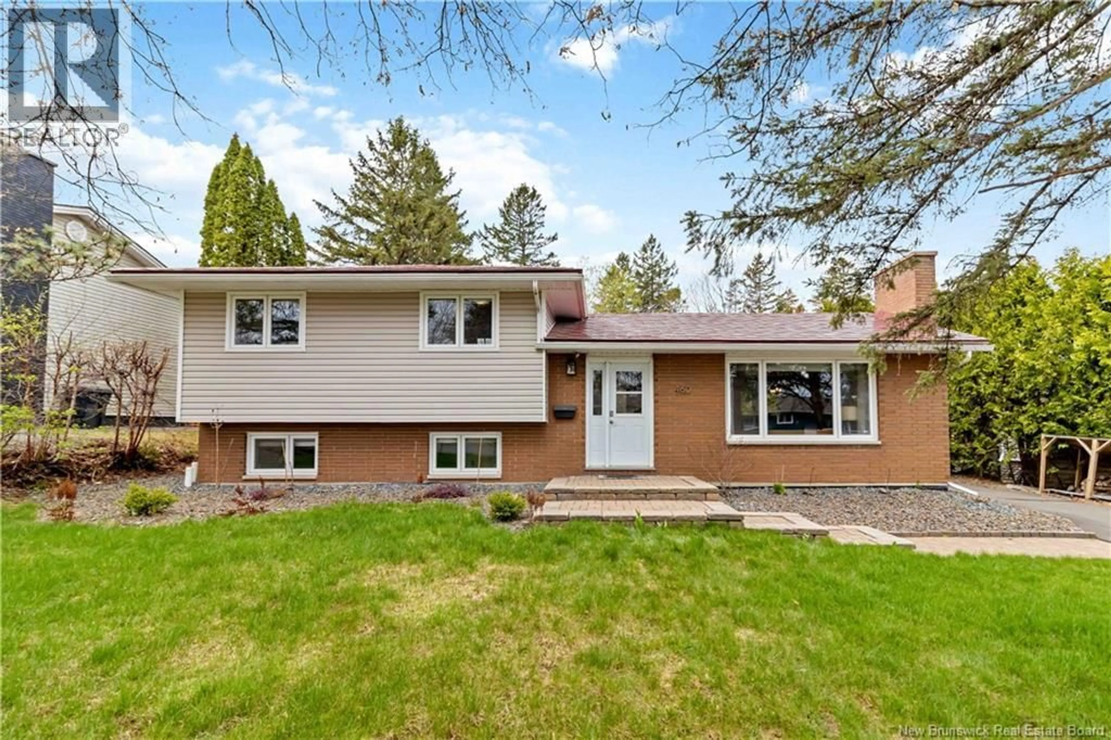 Home with vinyl exterior material, street for 460 DUFFERIN STREET, Fredericton New Brunswick E3B3A7