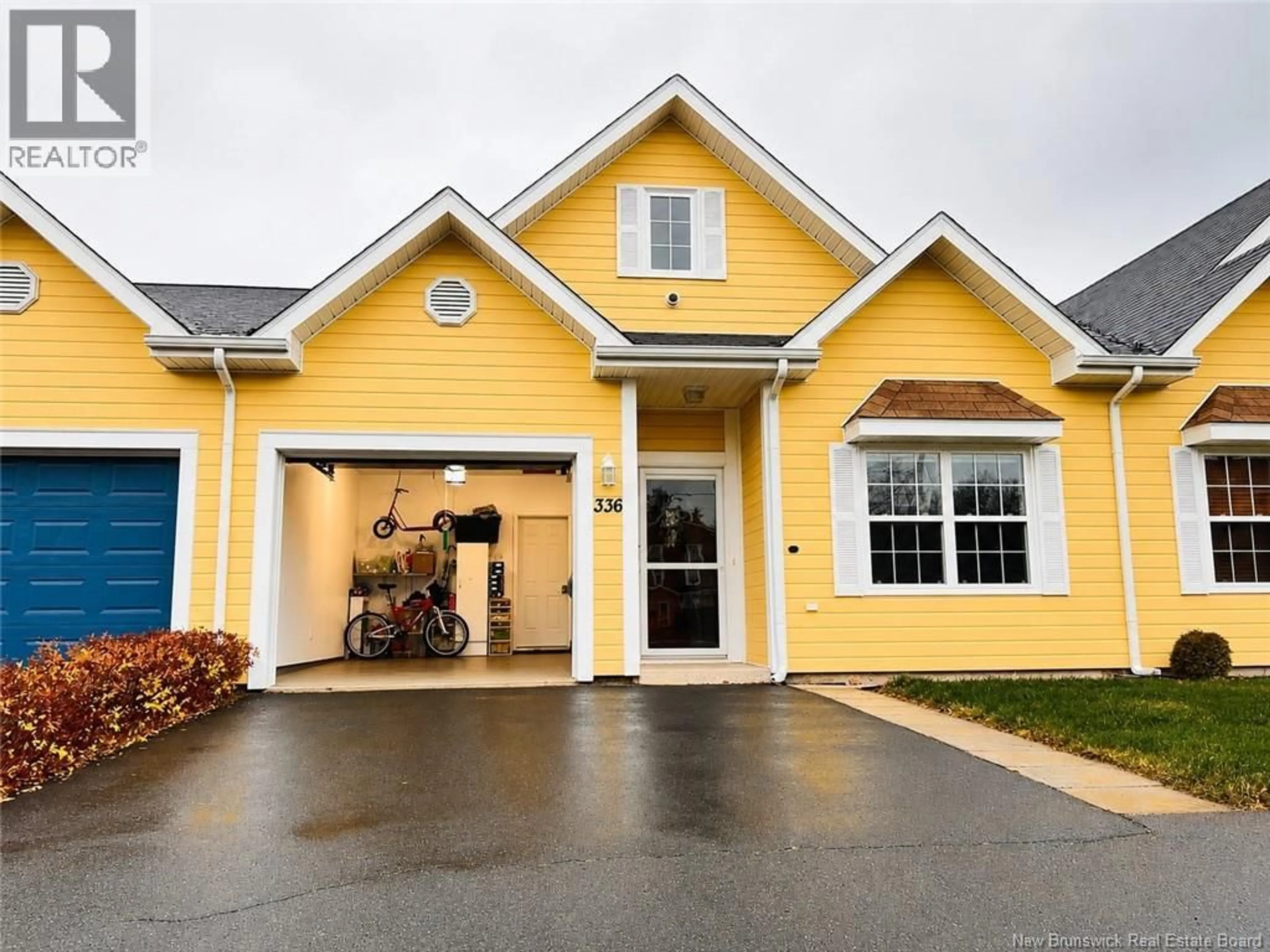 Home with vinyl exterior material, street for 336 PARKSIDE, Bathurst New Brunswick E2A1N4