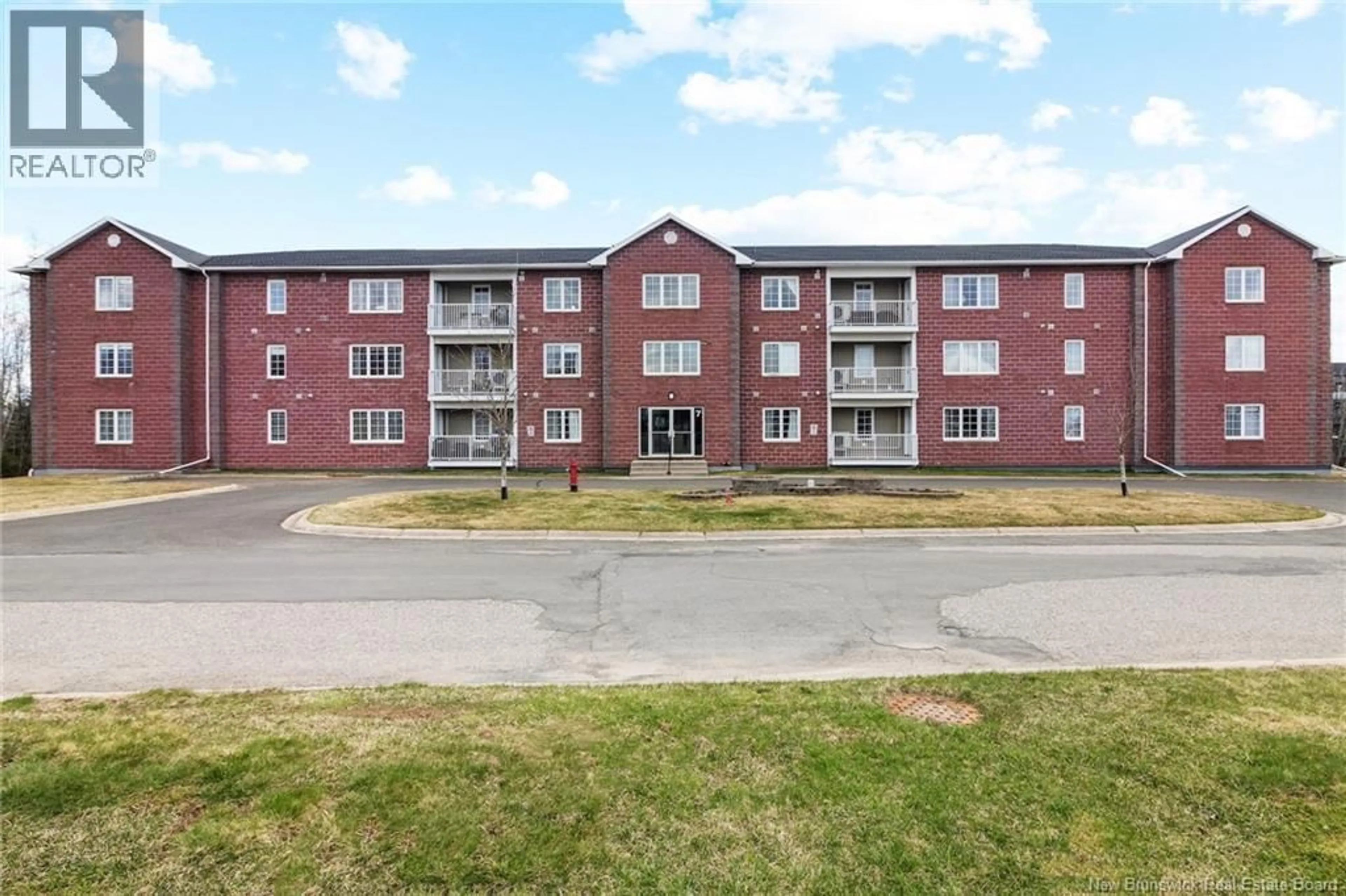 A pic from outside/outdoor area/front of a property/back of a property/a pic from drone, building for 1 - 7 DOYLE DR, Oromocto New Brunswick E2V0B1