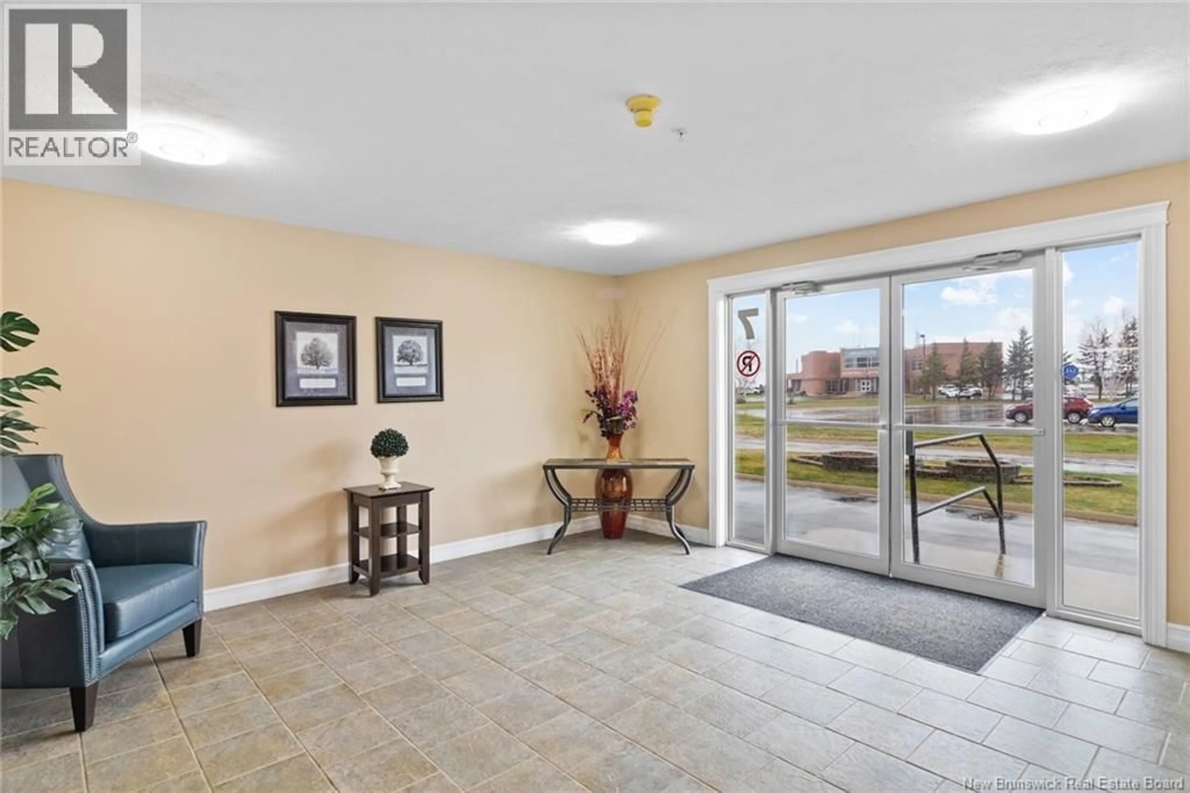 Indoor foyer for 1 - 7 DOYLE DR, Oromocto New Brunswick E2V0B1