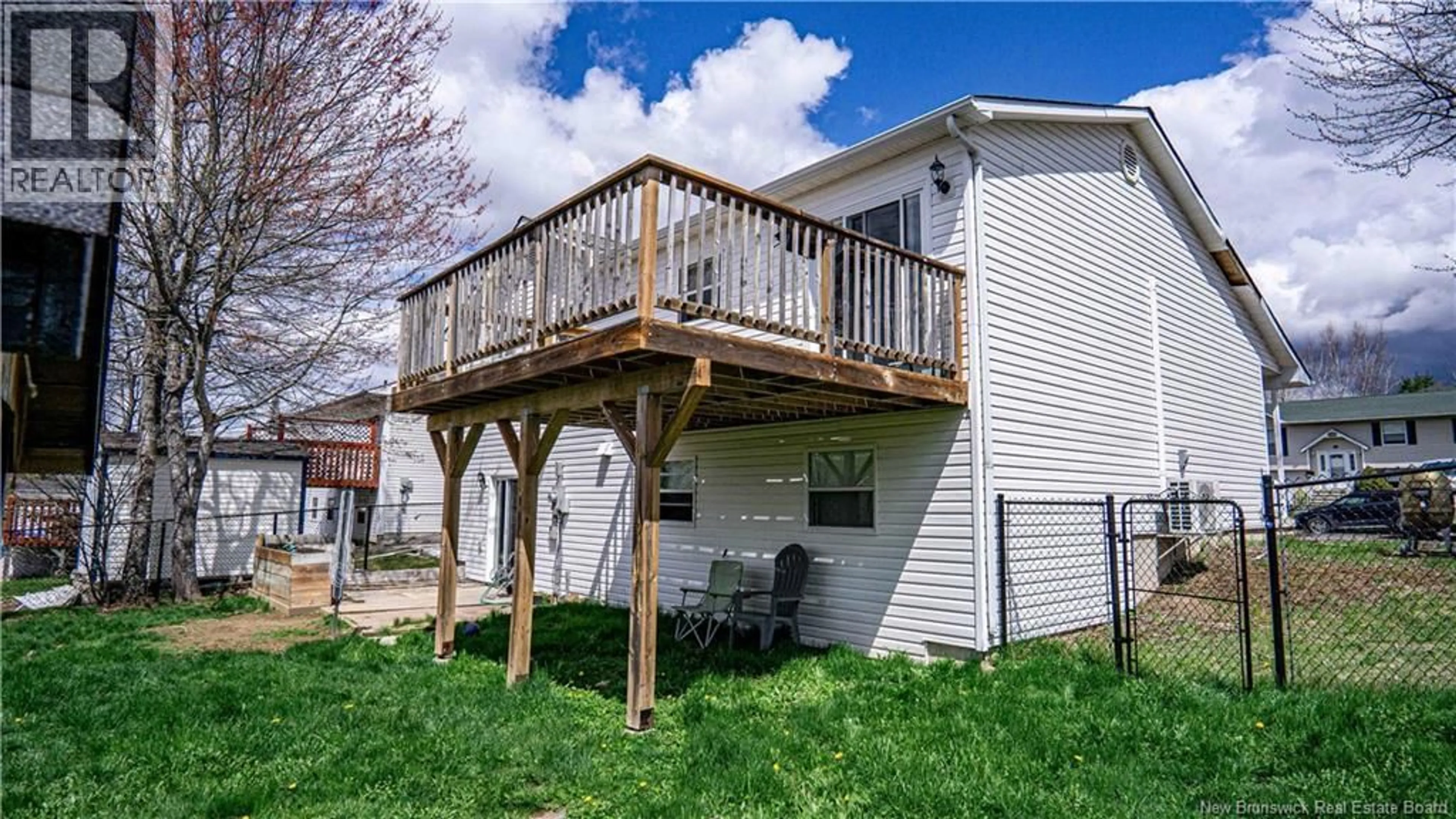 Patio, street for 40 WILLINGDON STREET, Oromocto New Brunswick E2V4N4