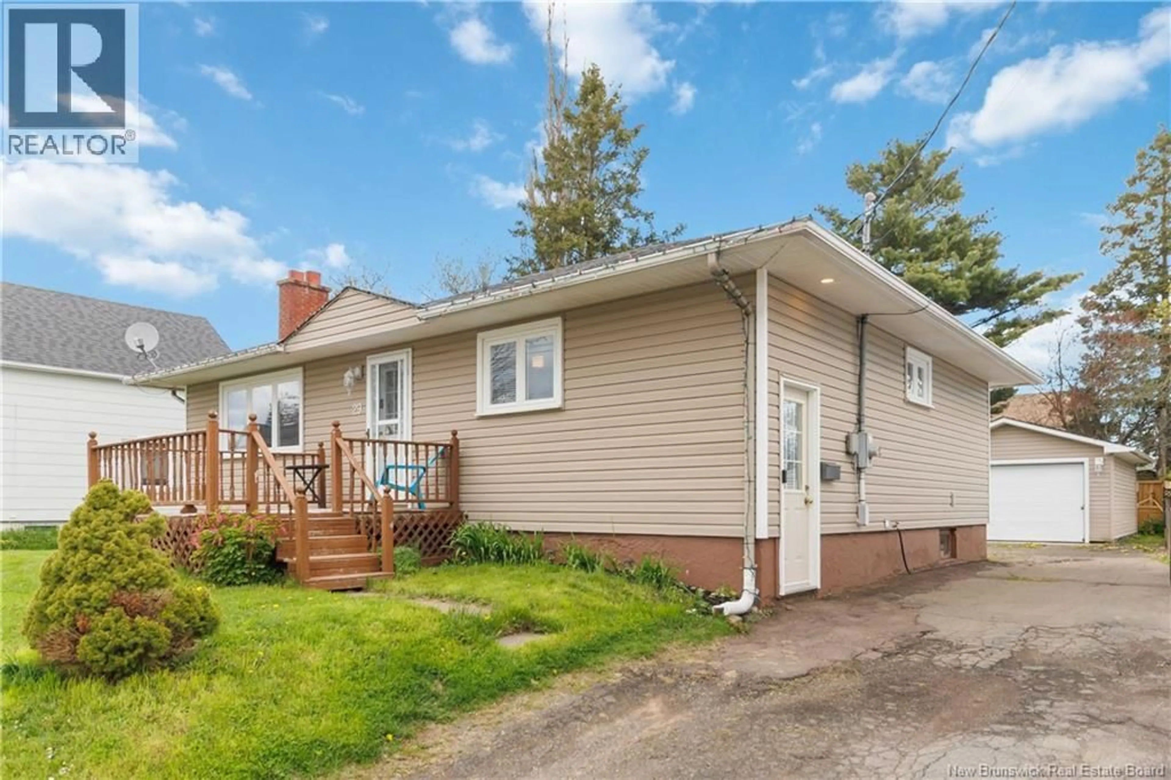 Home with vinyl exterior material, street for 29 EIGHTH STREET, Moncton New Brunswick E1E3E6