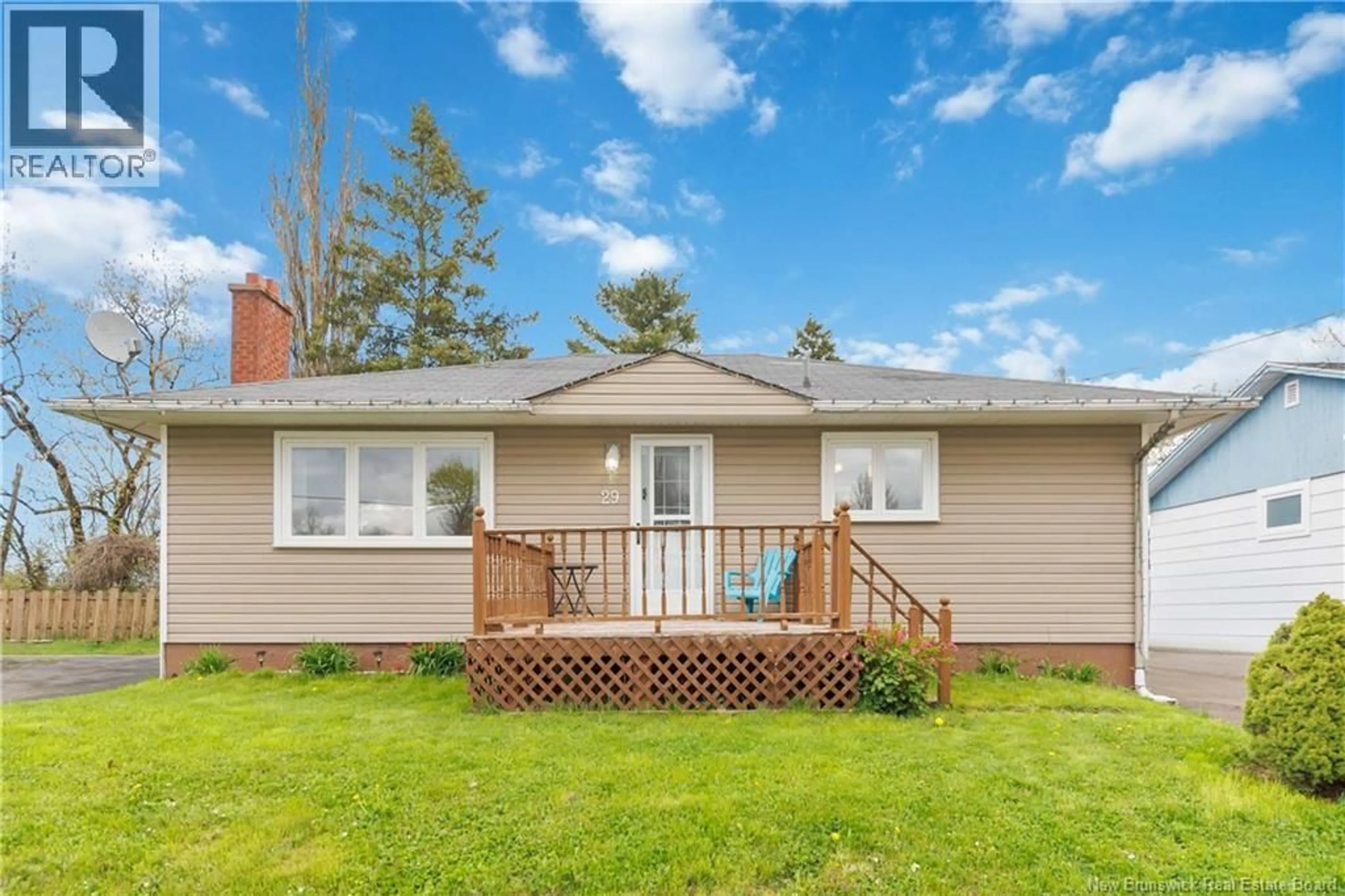 Home with vinyl exterior material, water/lake/river/ocean view for 29 EIGHTH STREET, Moncton New Brunswick E1E3E6