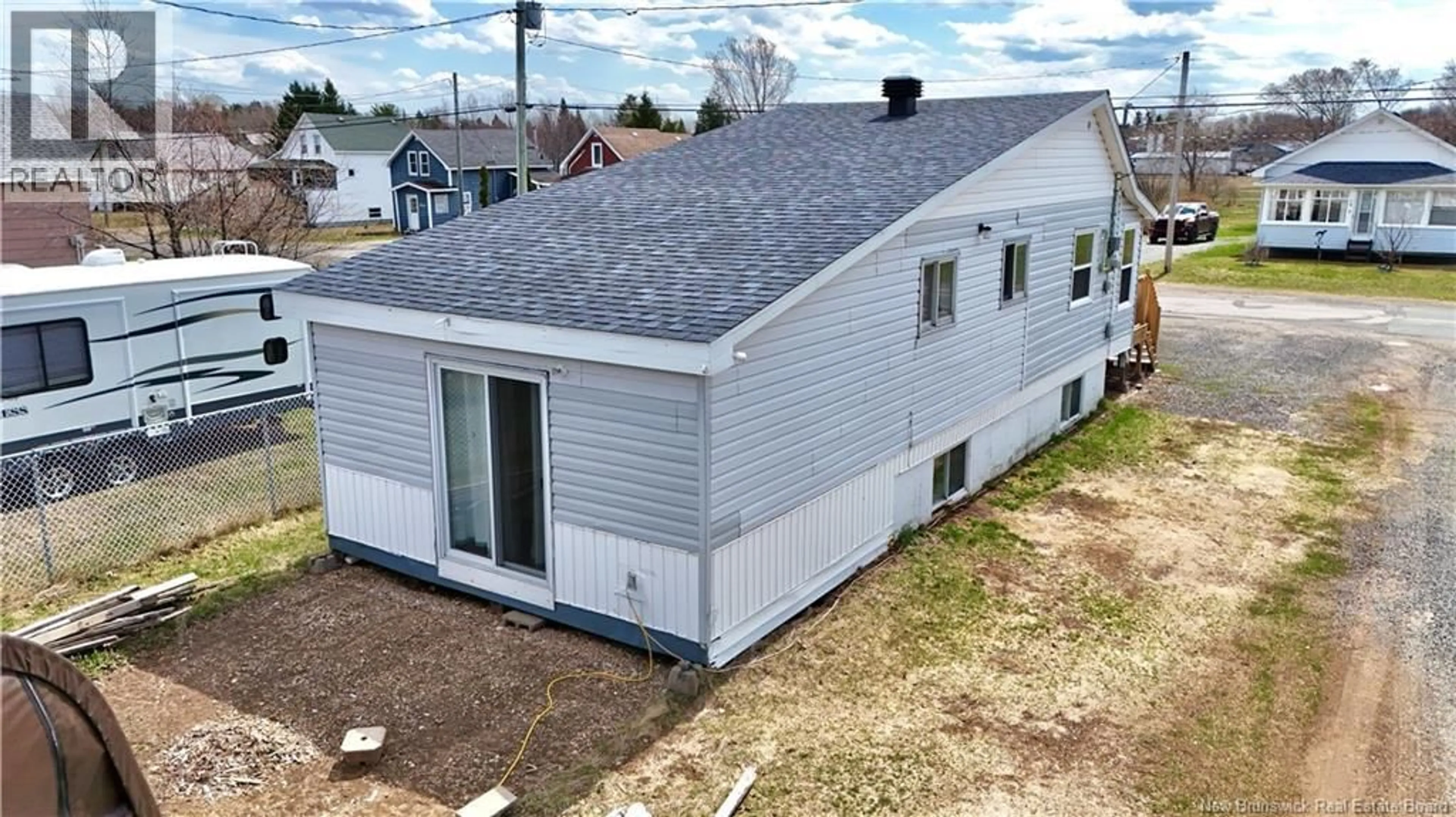 Home with vinyl exterior material, building for 1491 ST MARY, Bathurst New Brunswick E2A2E2