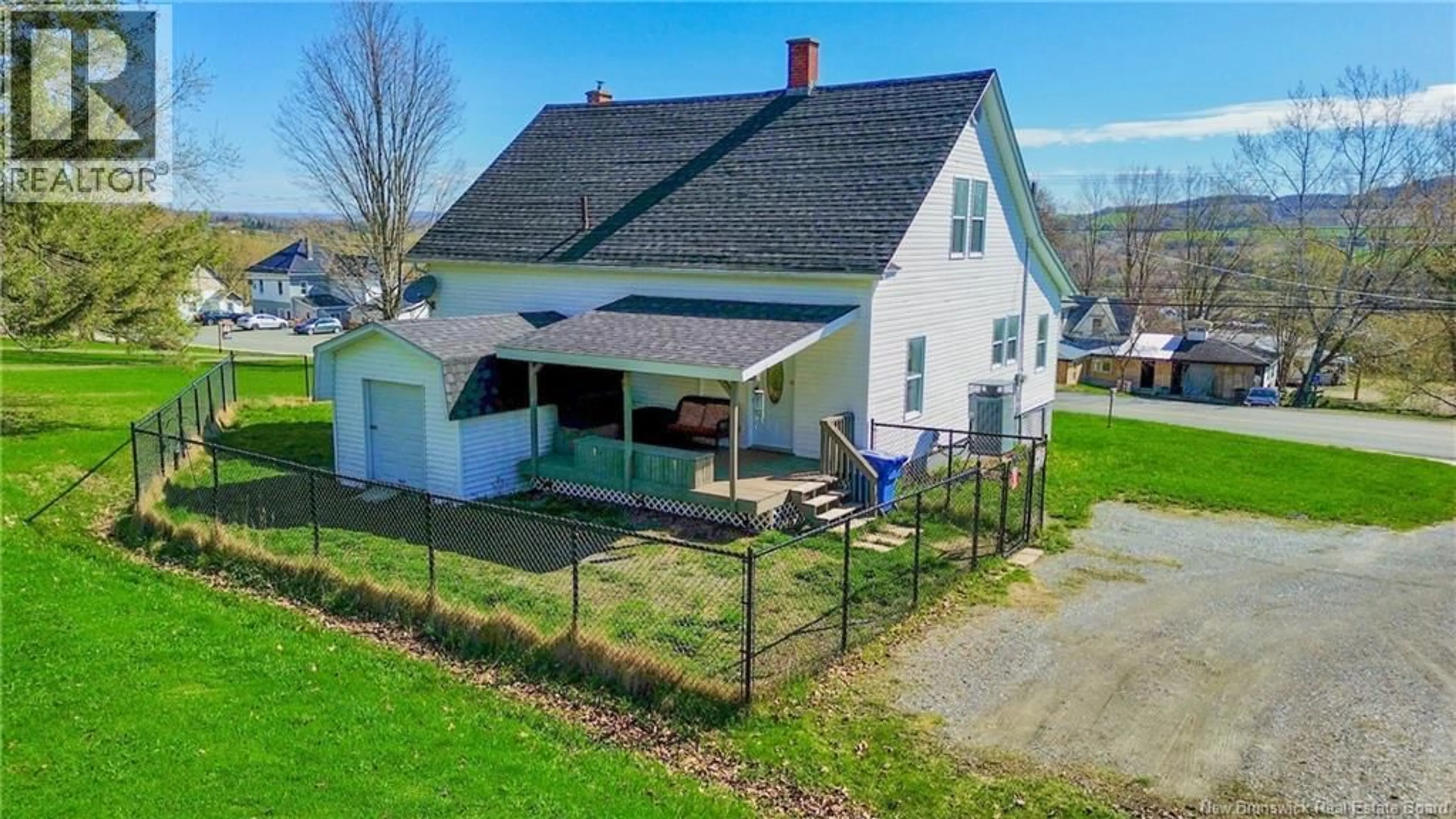 A pic from outside/outdoor area/front of a property/back of a property/a pic from drone, street for 136 RIVERVIEW DRIVE, Florenceville-Bristol New Brunswick E7L3M3