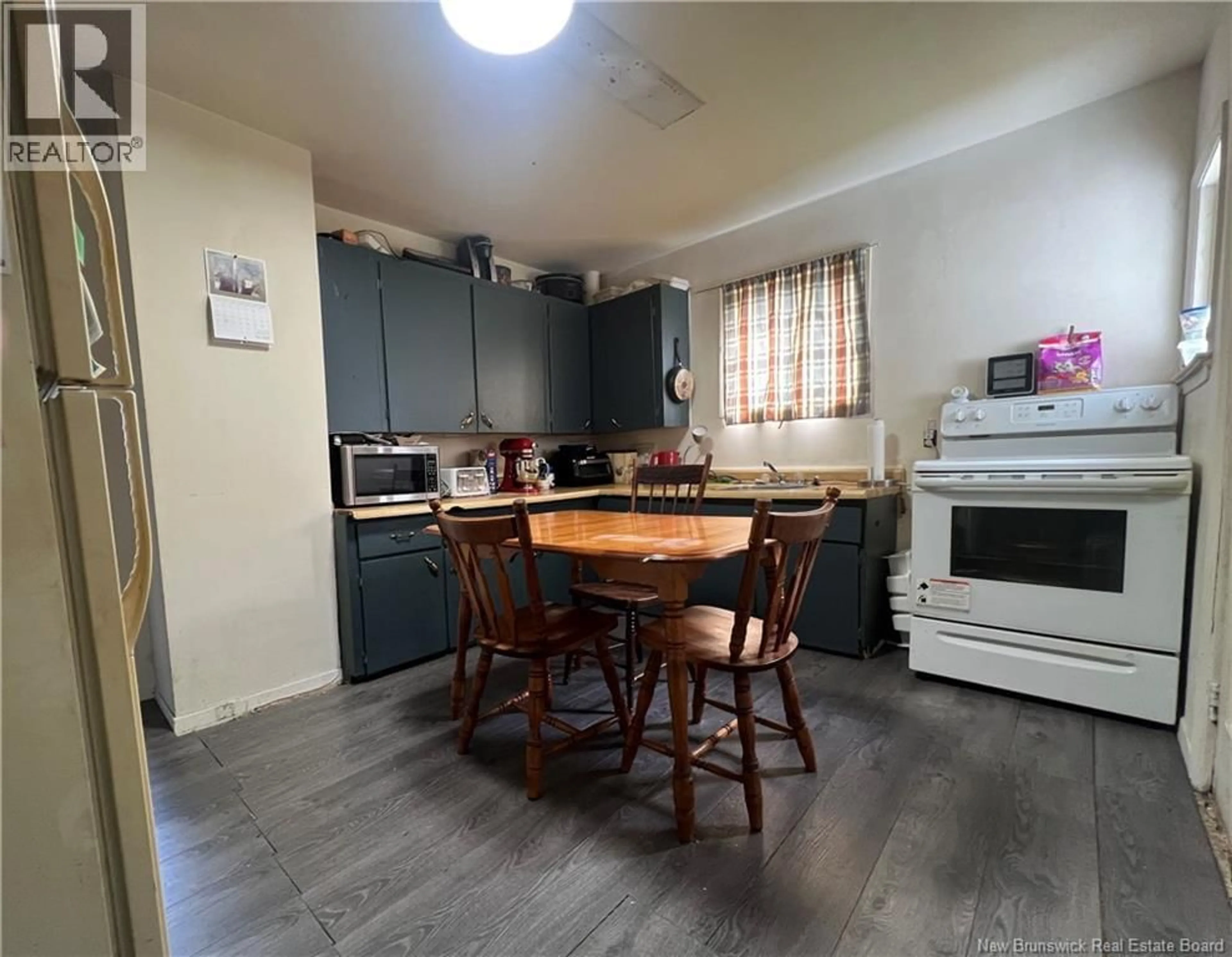 Standard kitchen, unknown for 519 SALISBURY ROAD, Moncton New Brunswick E1E1B9