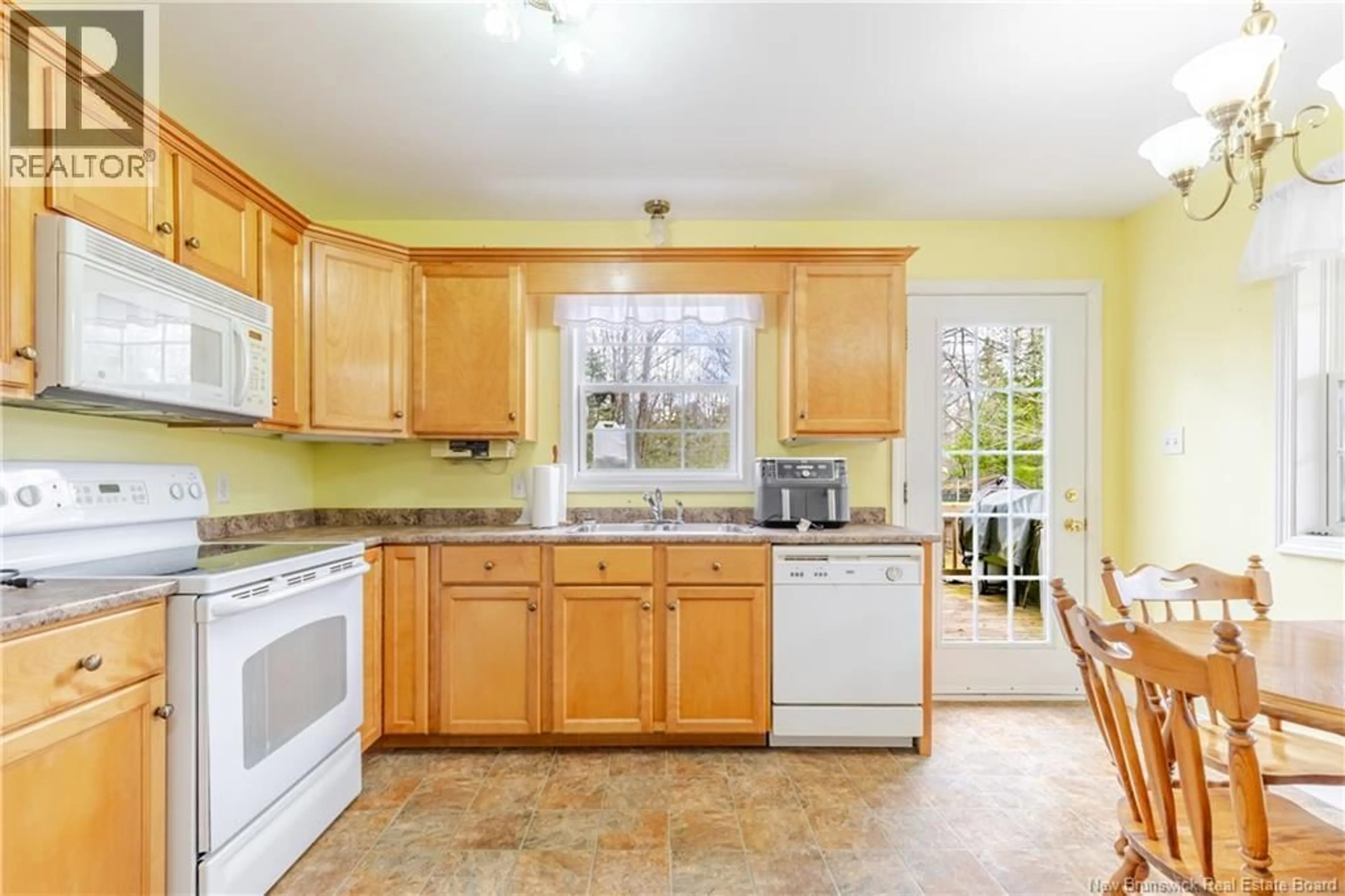 Standard kitchen, ceramic/tile floor for 21 GALLAGHER LANE, Maquapit Lake New Brunswick E4B1N8
