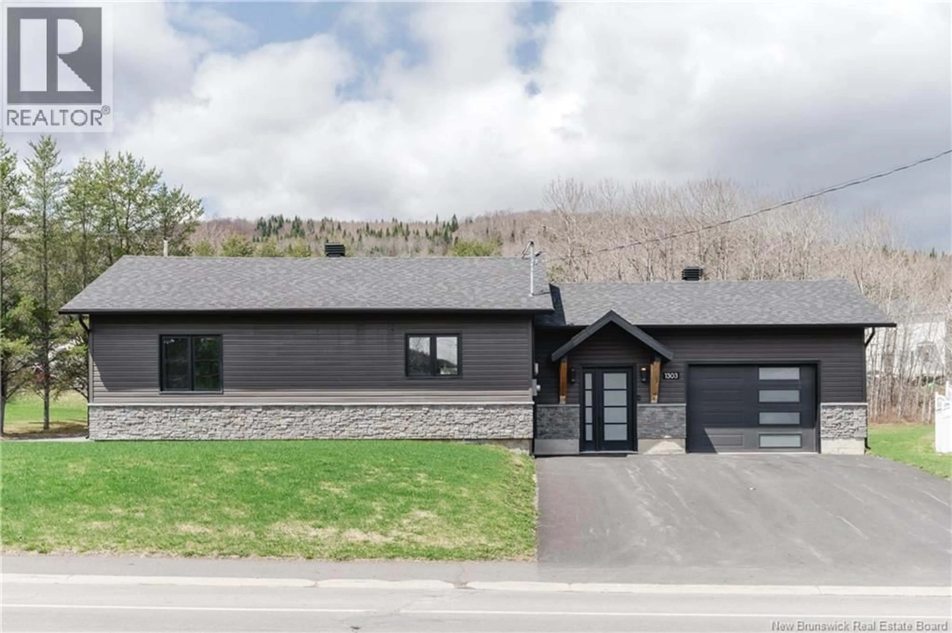 Home with vinyl exterior material, mountain view for 1303 ST-FRANCOIS, Edmundston New Brunswick E3V4P2