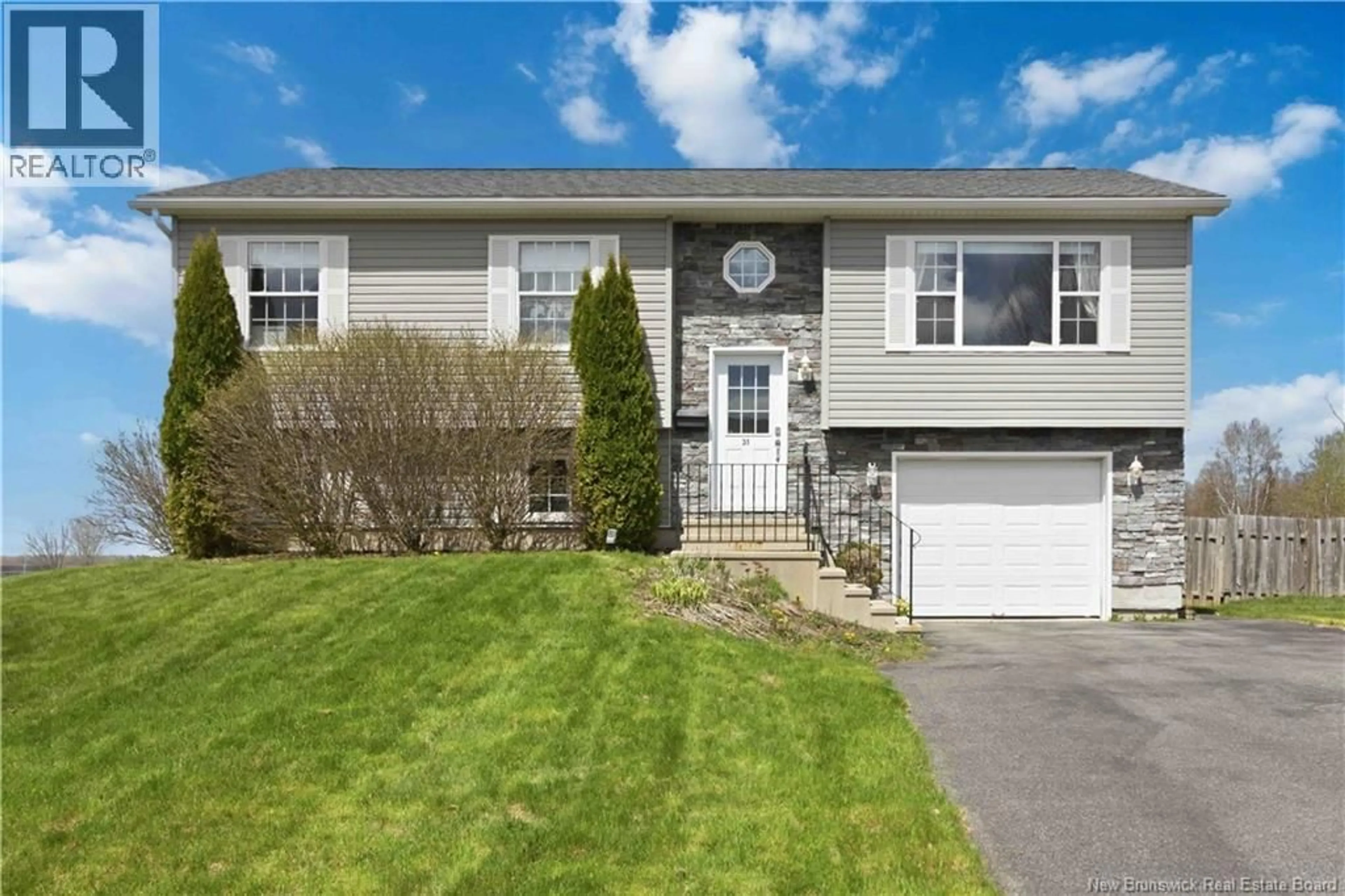Home with vinyl exterior material, street for 31 HALLIHAN DRIVE, Oromocto New Brunswick E2V0C2