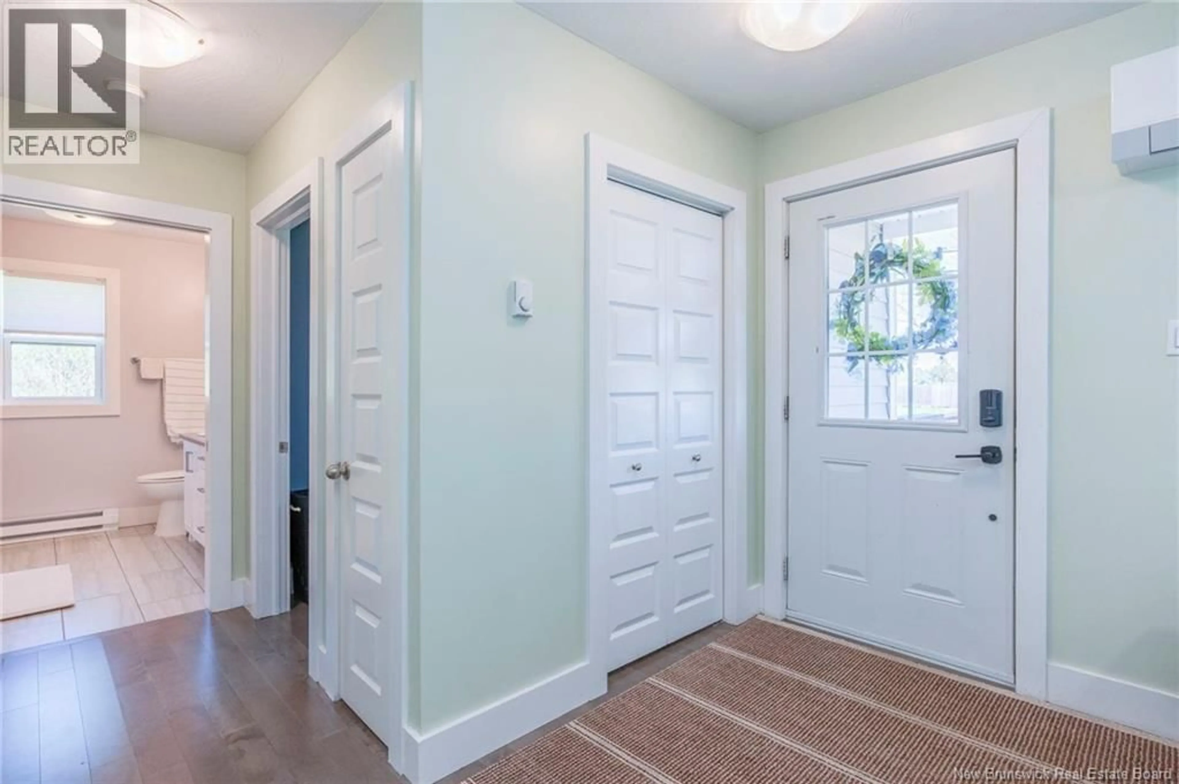 Indoor entryway for 1042 ELMWOOD, Moncton New Brunswick E1H2G9