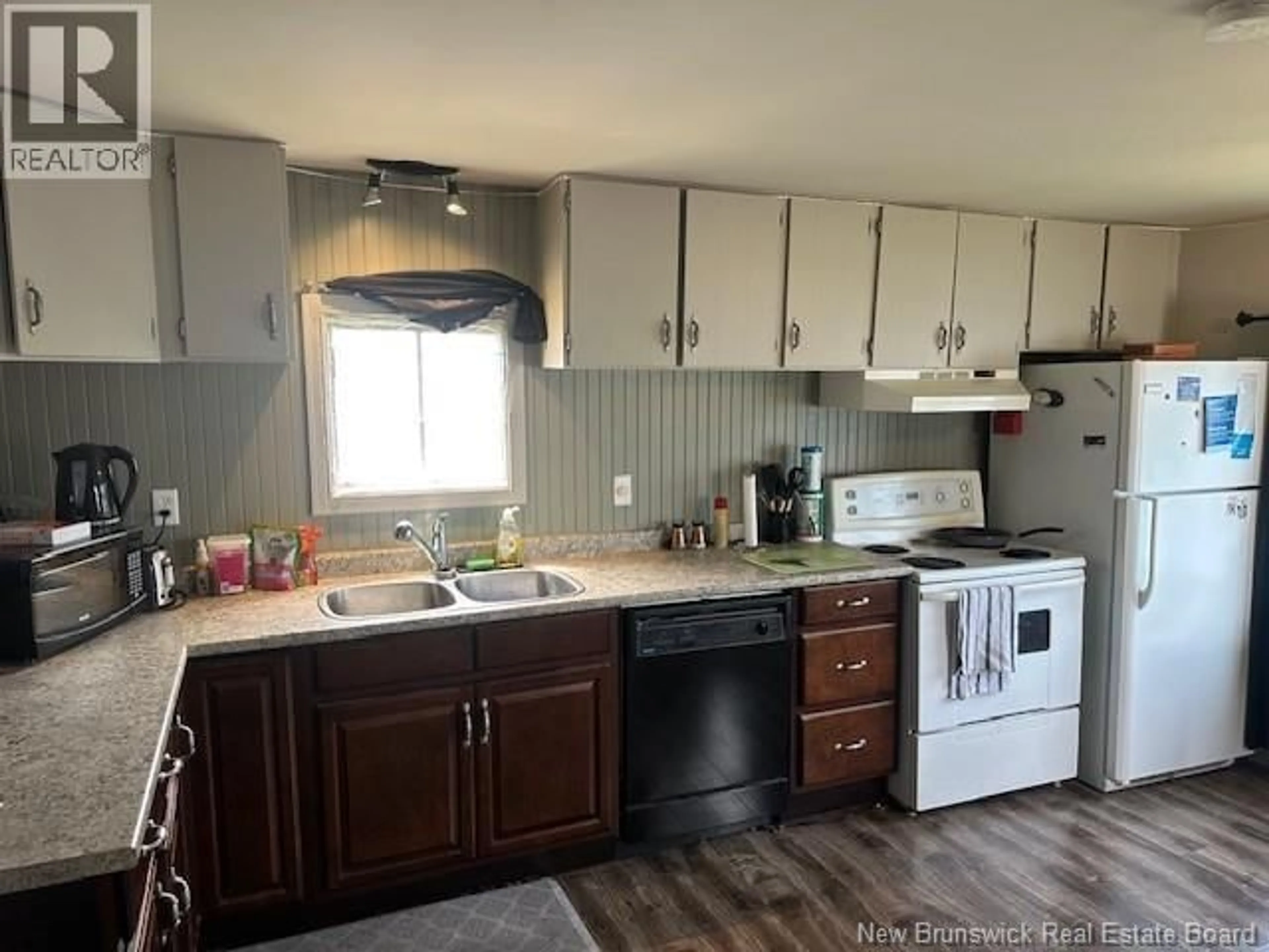 Standard kitchen, wood/laminate floor for 23 TULIP STREET, Saint John New Brunswick E2M5M3