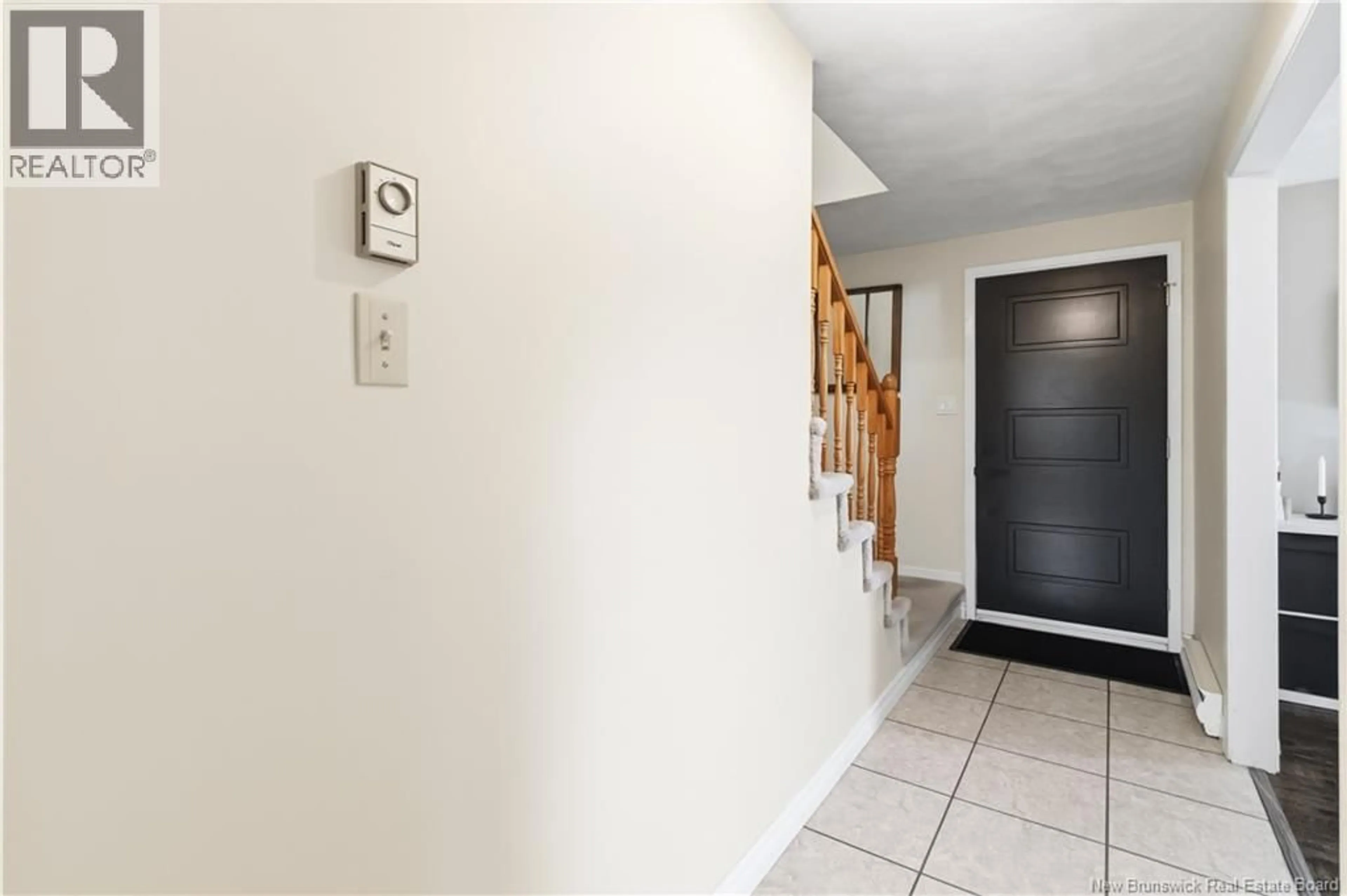 Indoor foyer for 28 SHERATON GREEN ROAD, Moncton New Brunswick E1G1S2