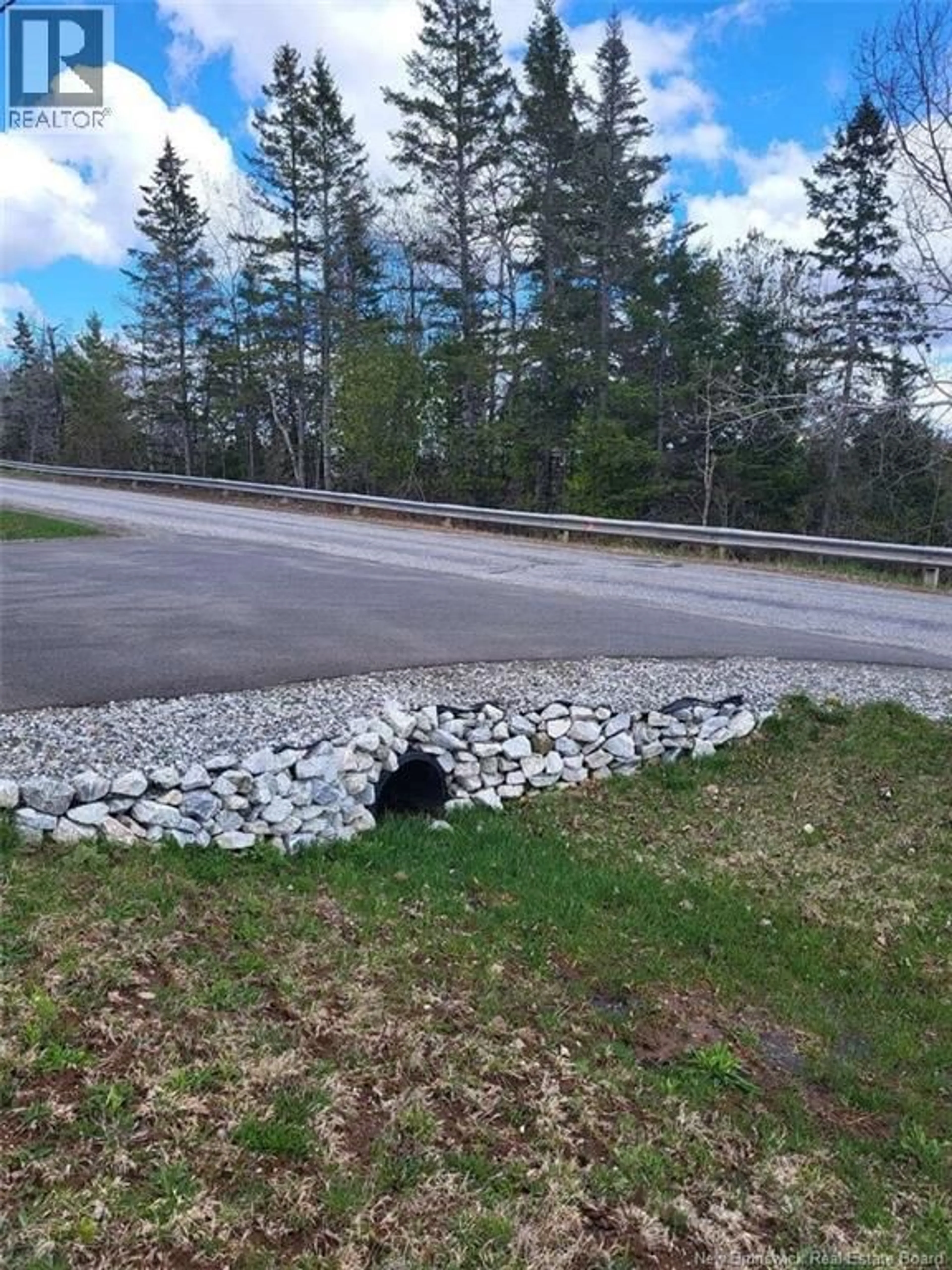 Parking for 1535 ROUTE 860, Smithtown New Brunswick E5N3X1