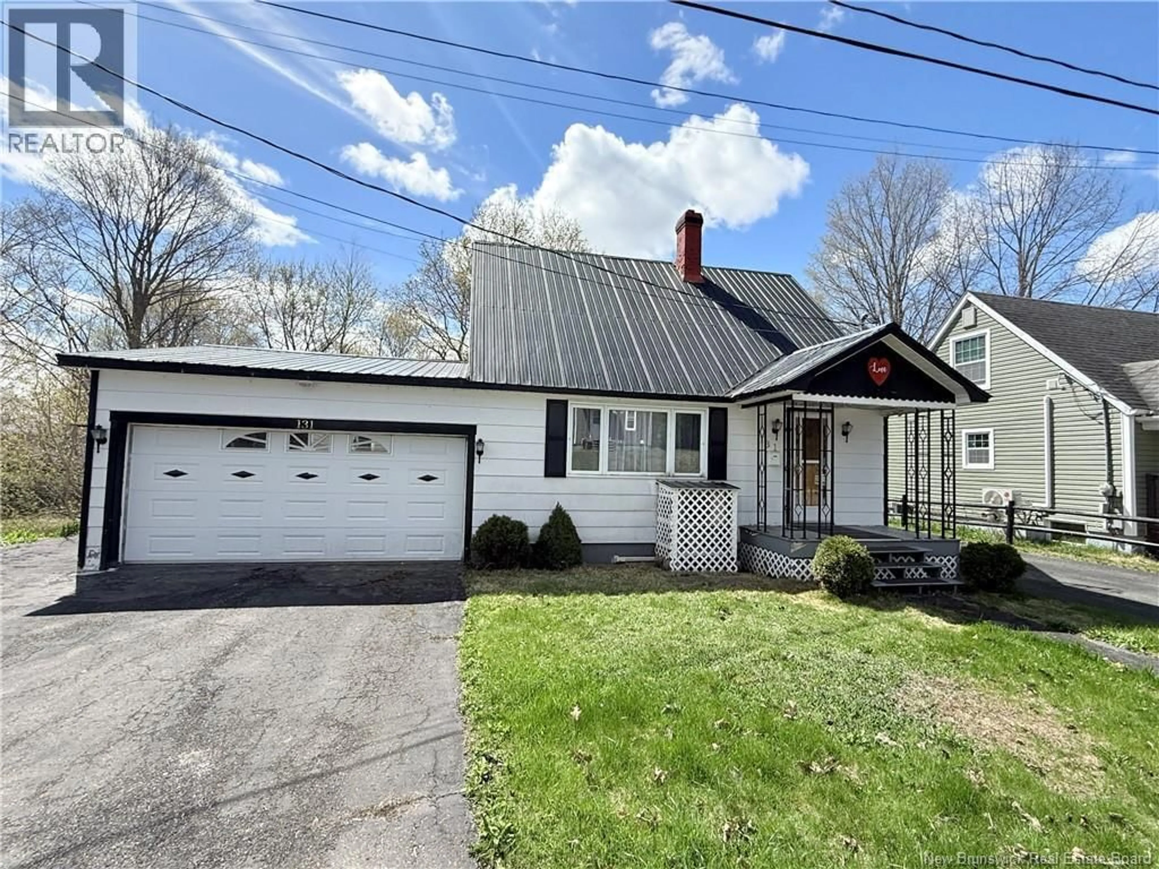Home with vinyl exterior material, street for 131 ST JOHN STREET, Woodstock New Brunswick E7M2V2