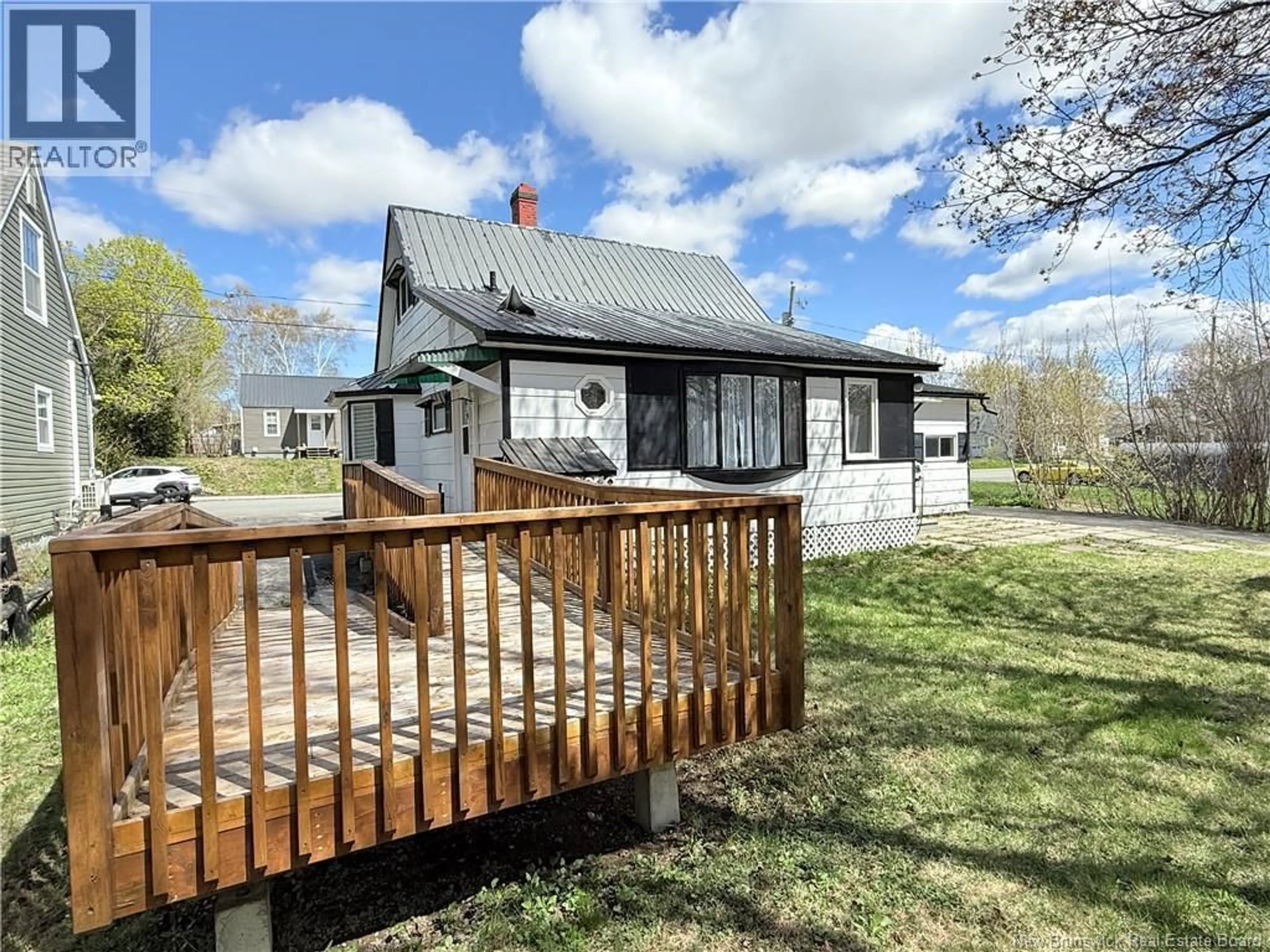 A pic from outside/outdoor area/front of a property/back of a property/a pic from drone, street for 131 ST JOHN STREET, Woodstock New Brunswick E7M2V2