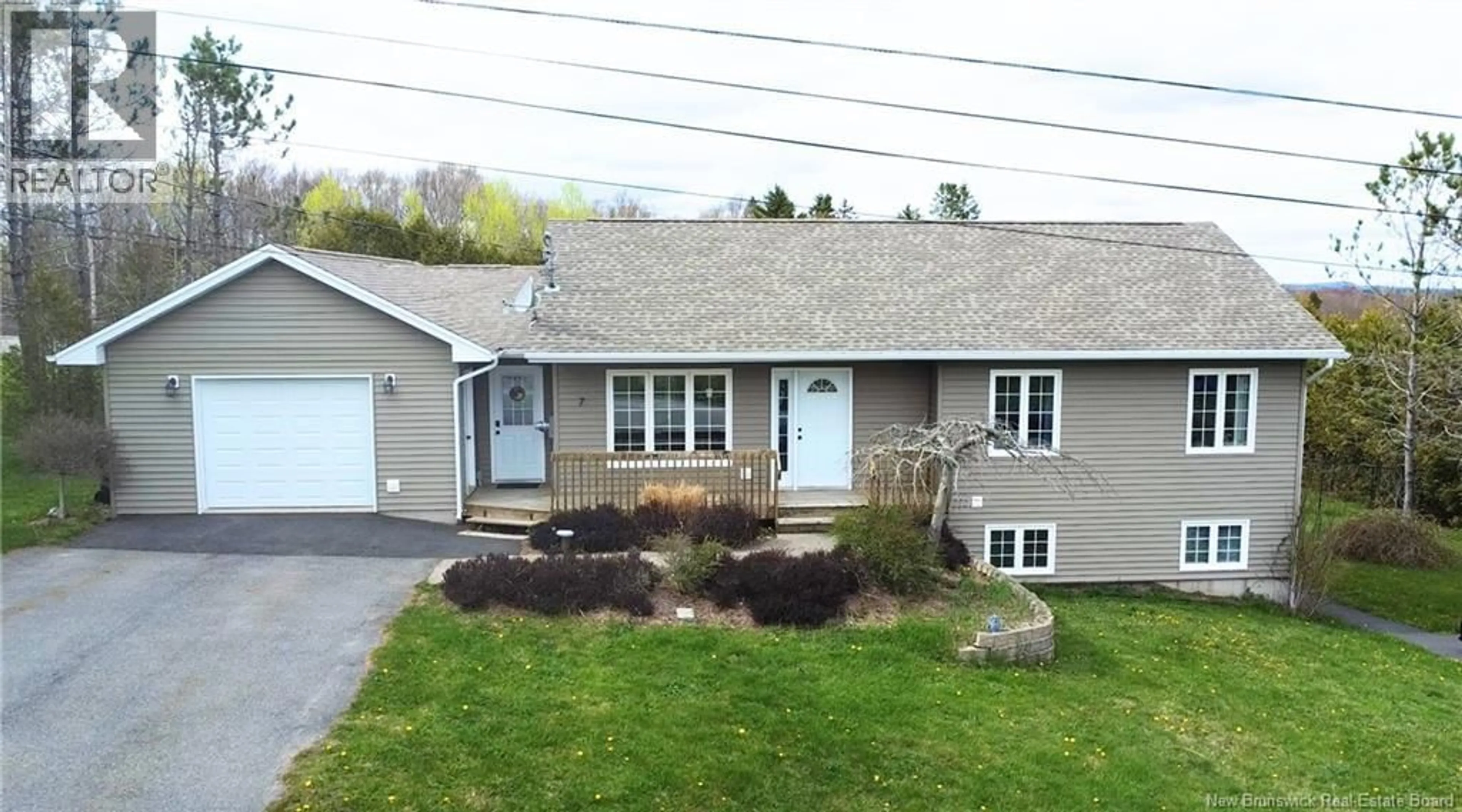 Home with vinyl exterior material, street for 7 MILLICAN DRIVE, Quispamsis New Brunswick E2E4V6