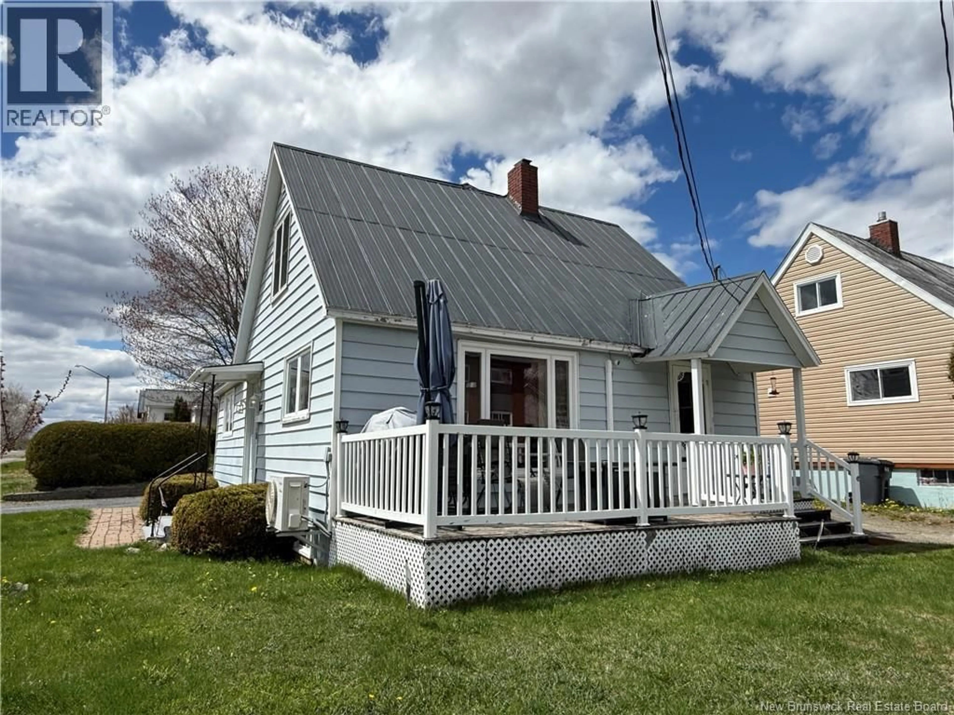 Home with vinyl exterior material, street for 128 ST JAMES STREET, Woodstock New Brunswick E7M2T7
