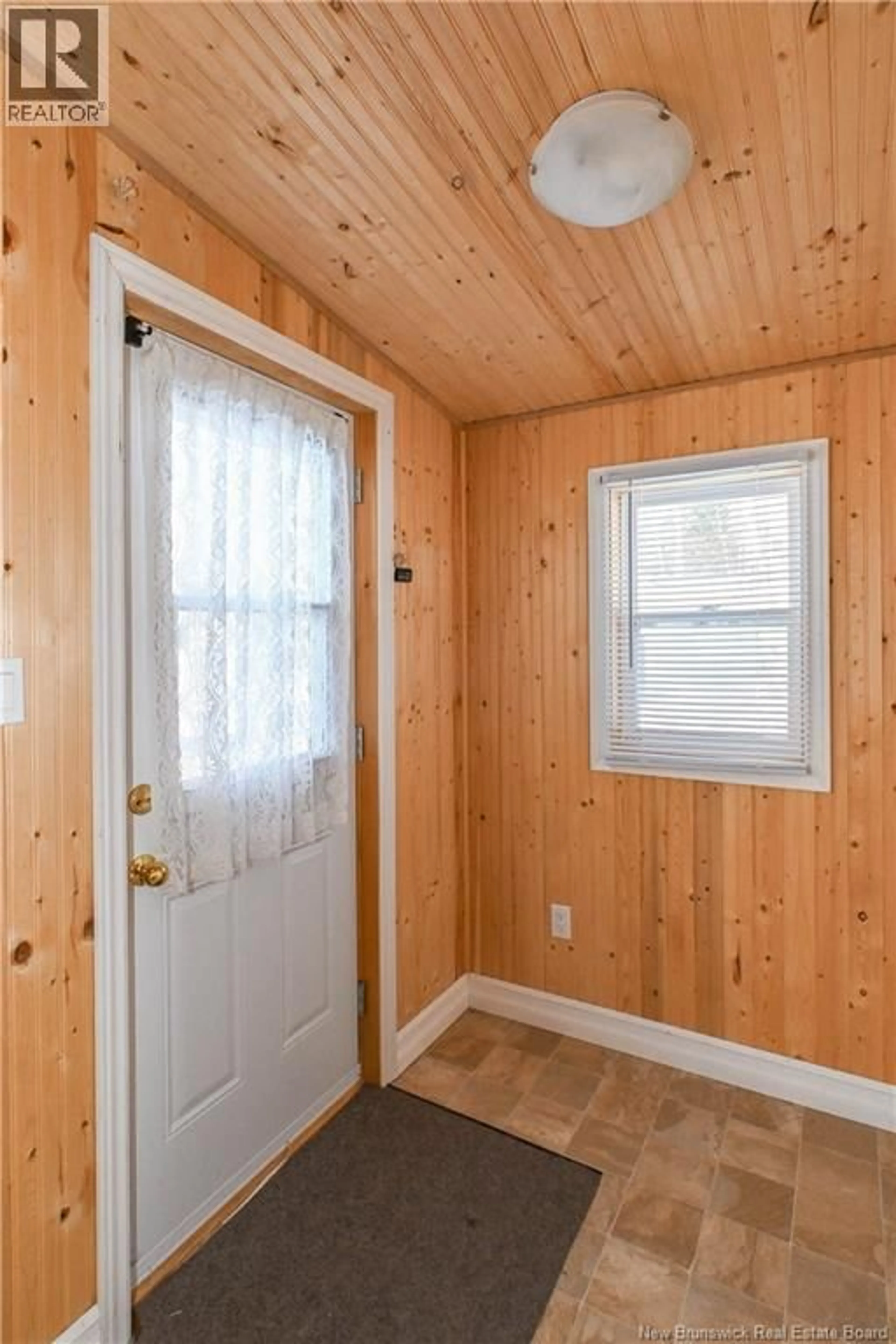 Indoor entryway for 51 EMILE-NORMAND LANE, Landry Office New Brunswick E8P2G8